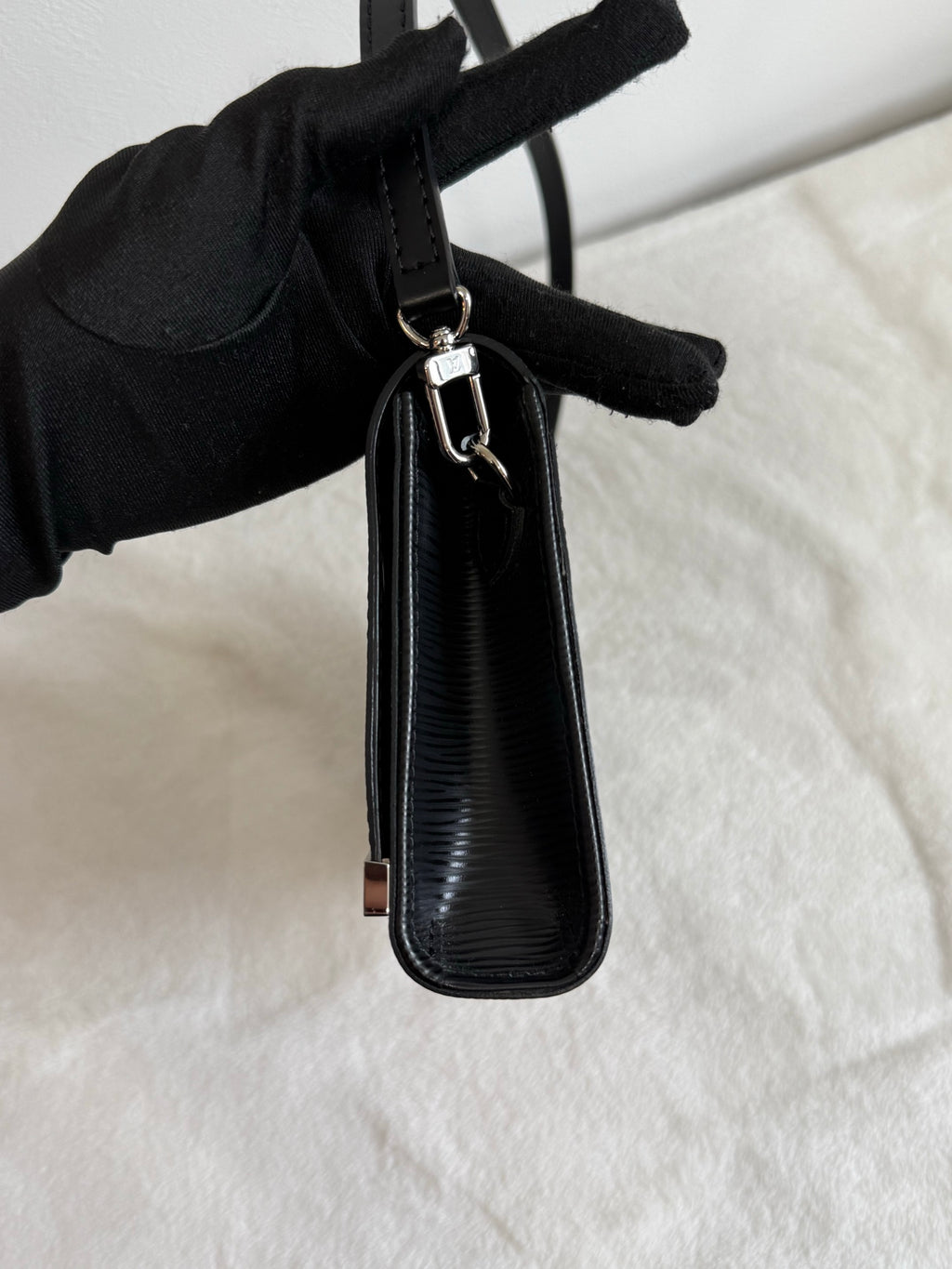 LOUIS VUITTON Epi Shoulderbag