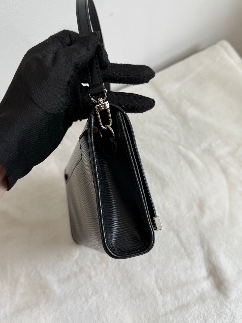 LOUIS VUITTON Epi Shoulderbag