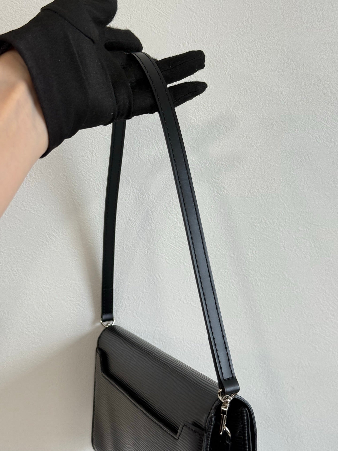 LOUIS VUITTON Epi Shoulderbag