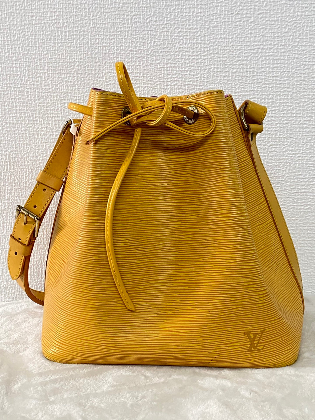 LOUIS VUITTON Epi Noe Bucket Shoulderbag