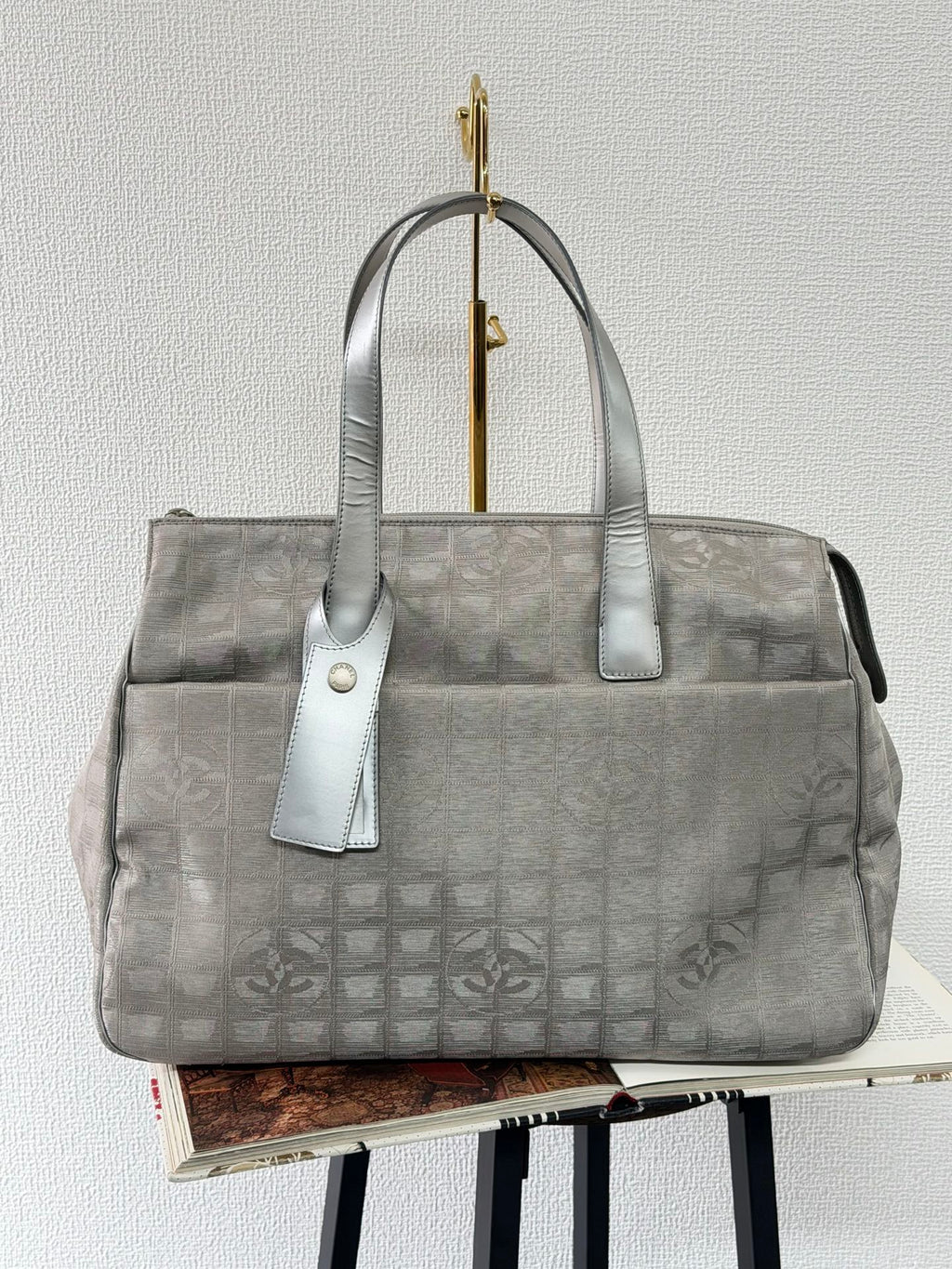 CHANEL Ice Cube Shoulderbag
