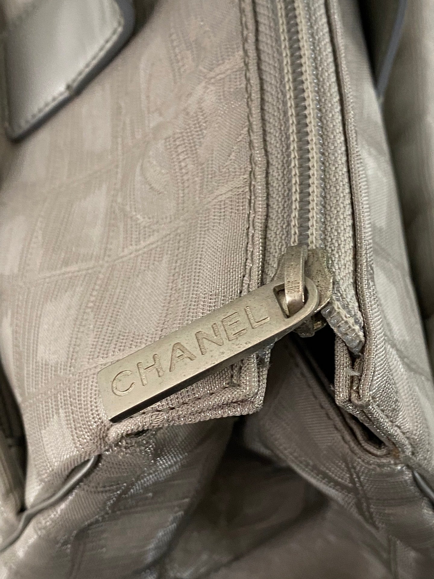 CHANEL Ice Cube Shoulderbag