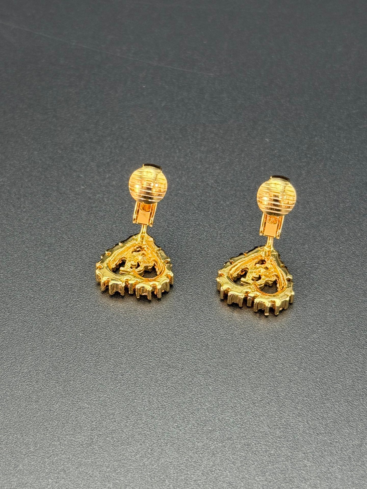 DIOR Heart-shaped Ear Clips