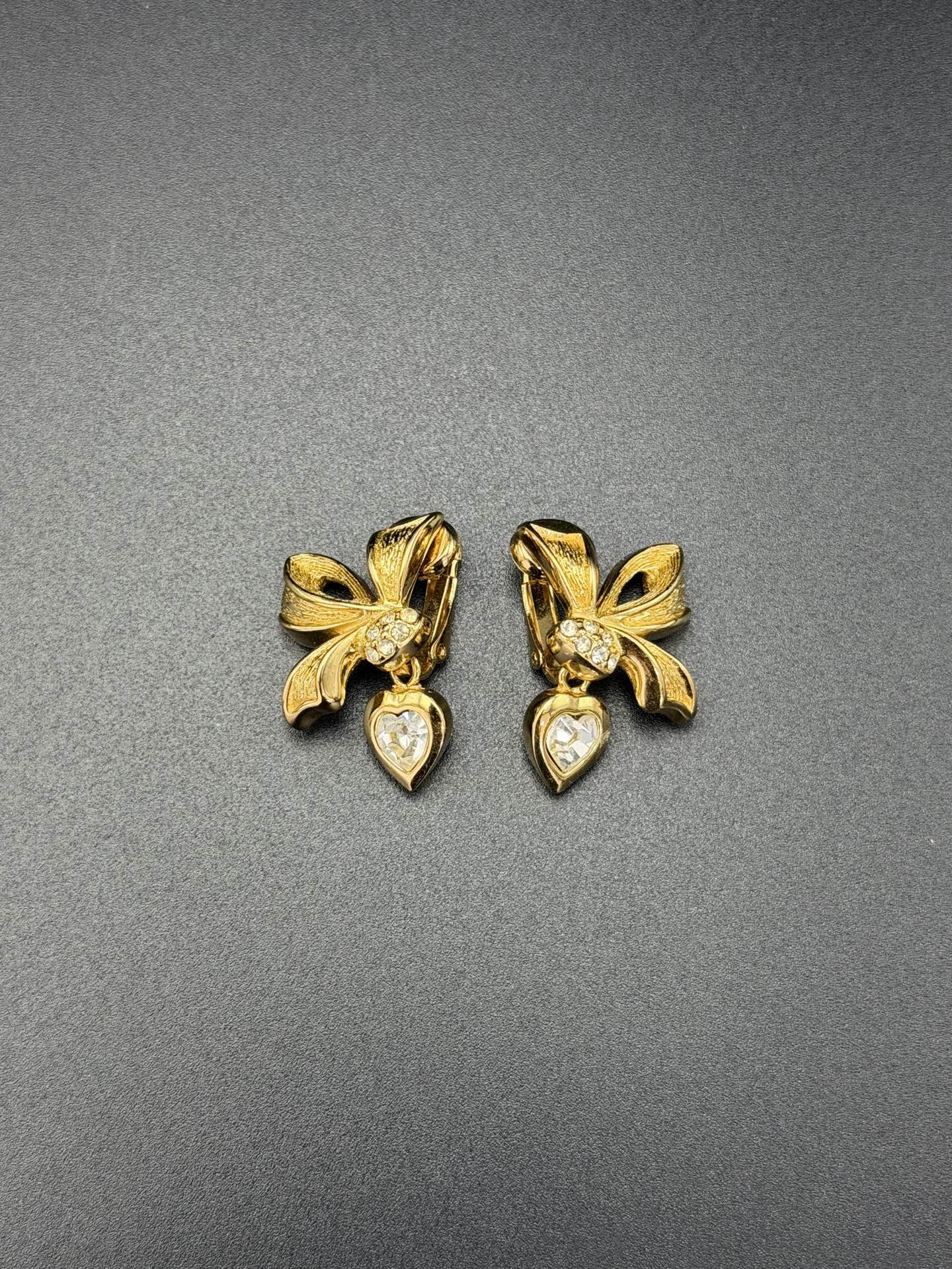 CHRISTIAN DIOR Ribbon Ear Clips