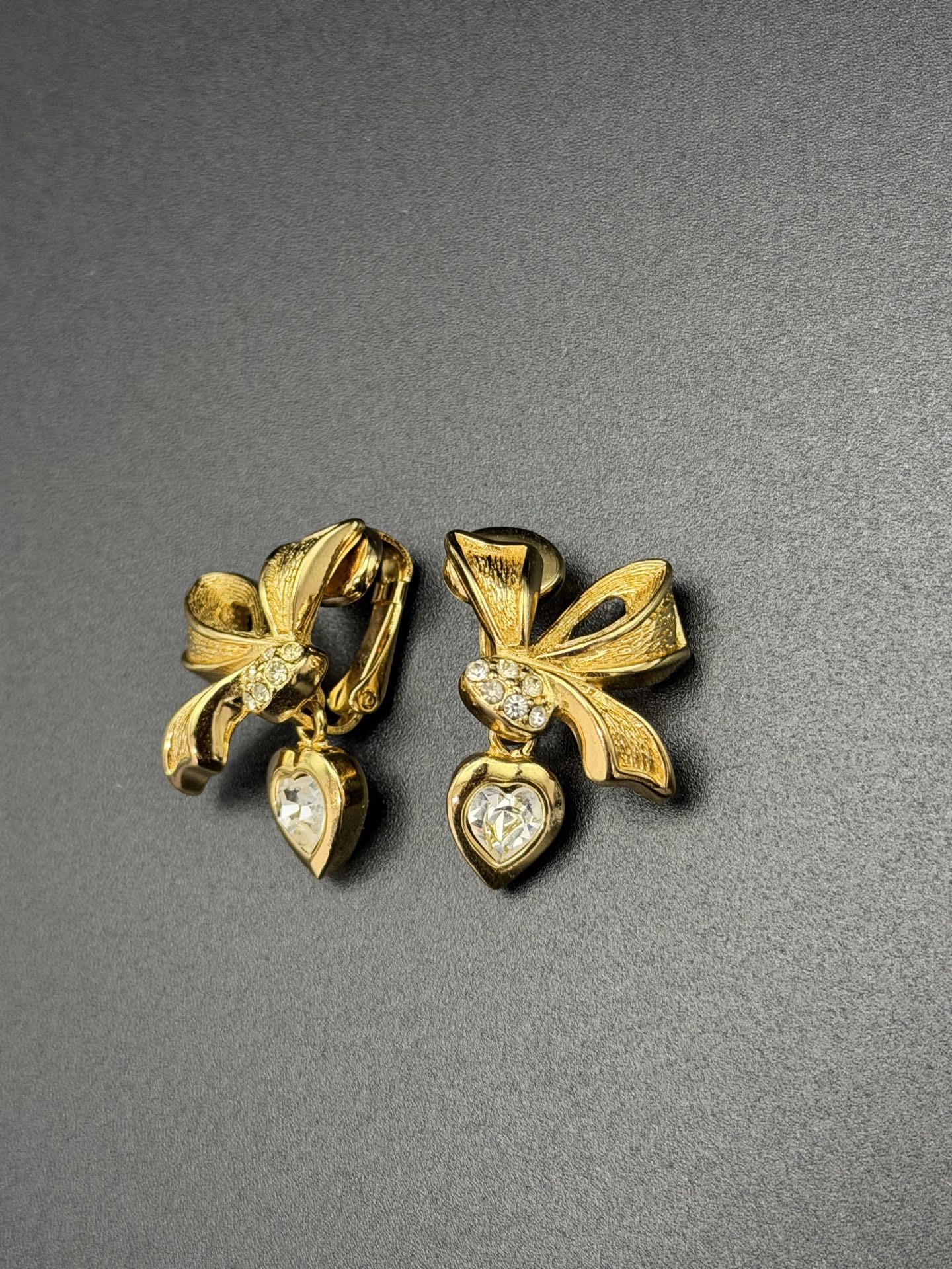 CHRISTIAN DIOR Ribbon Ear Clips