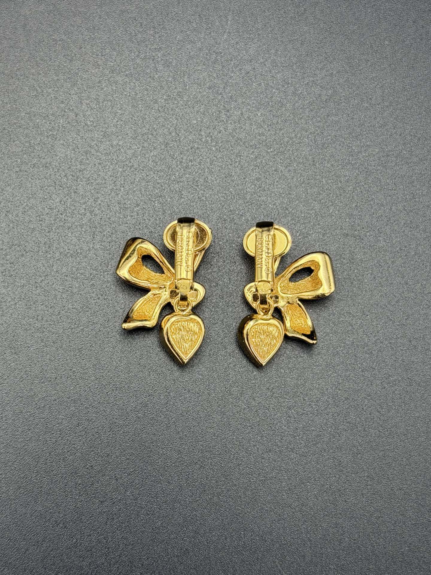 CHRISTIAN DIOR Ribbon Ear Clips