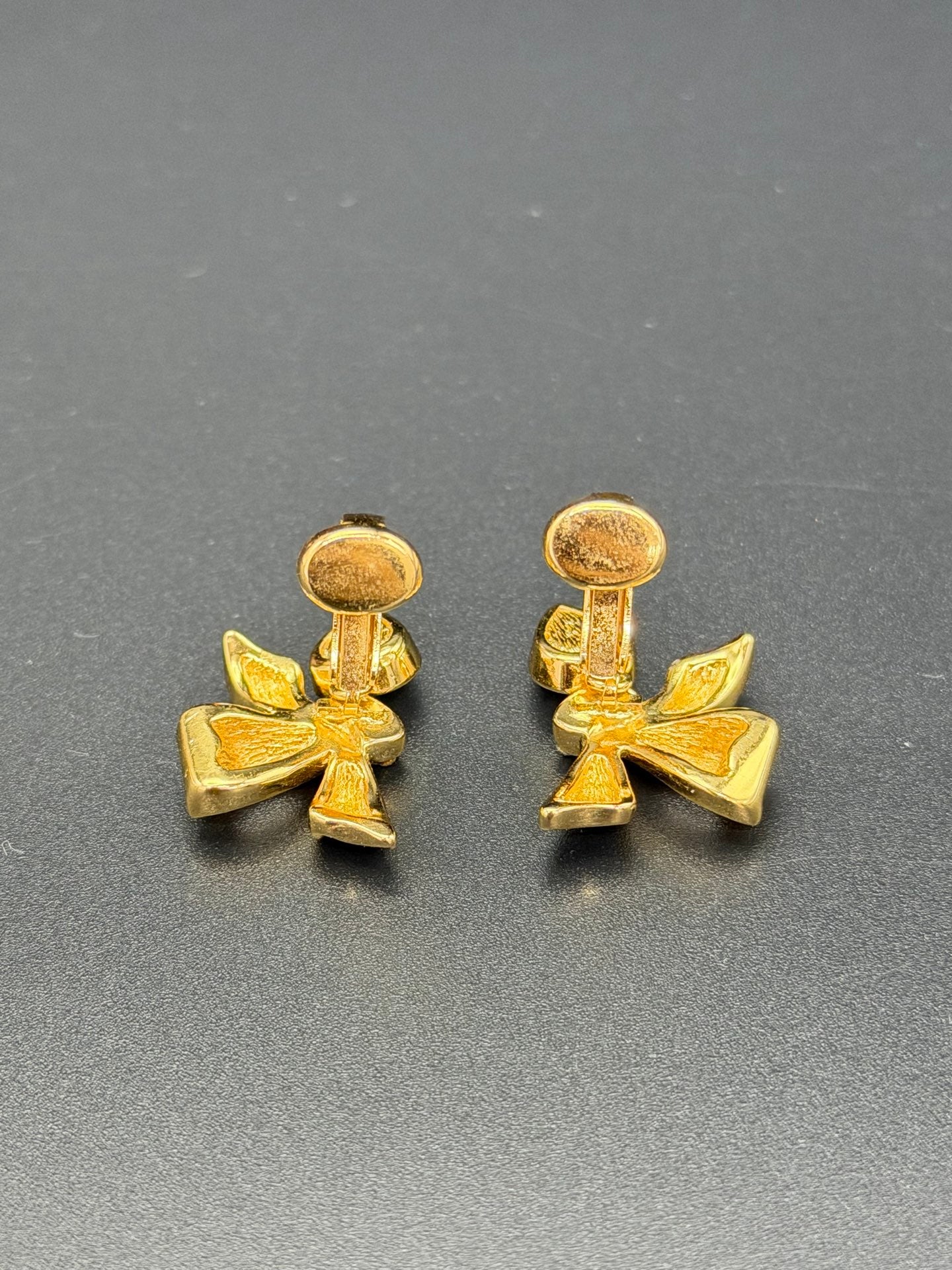 CHRISTIAN DIOR Ribbon Ear Clips