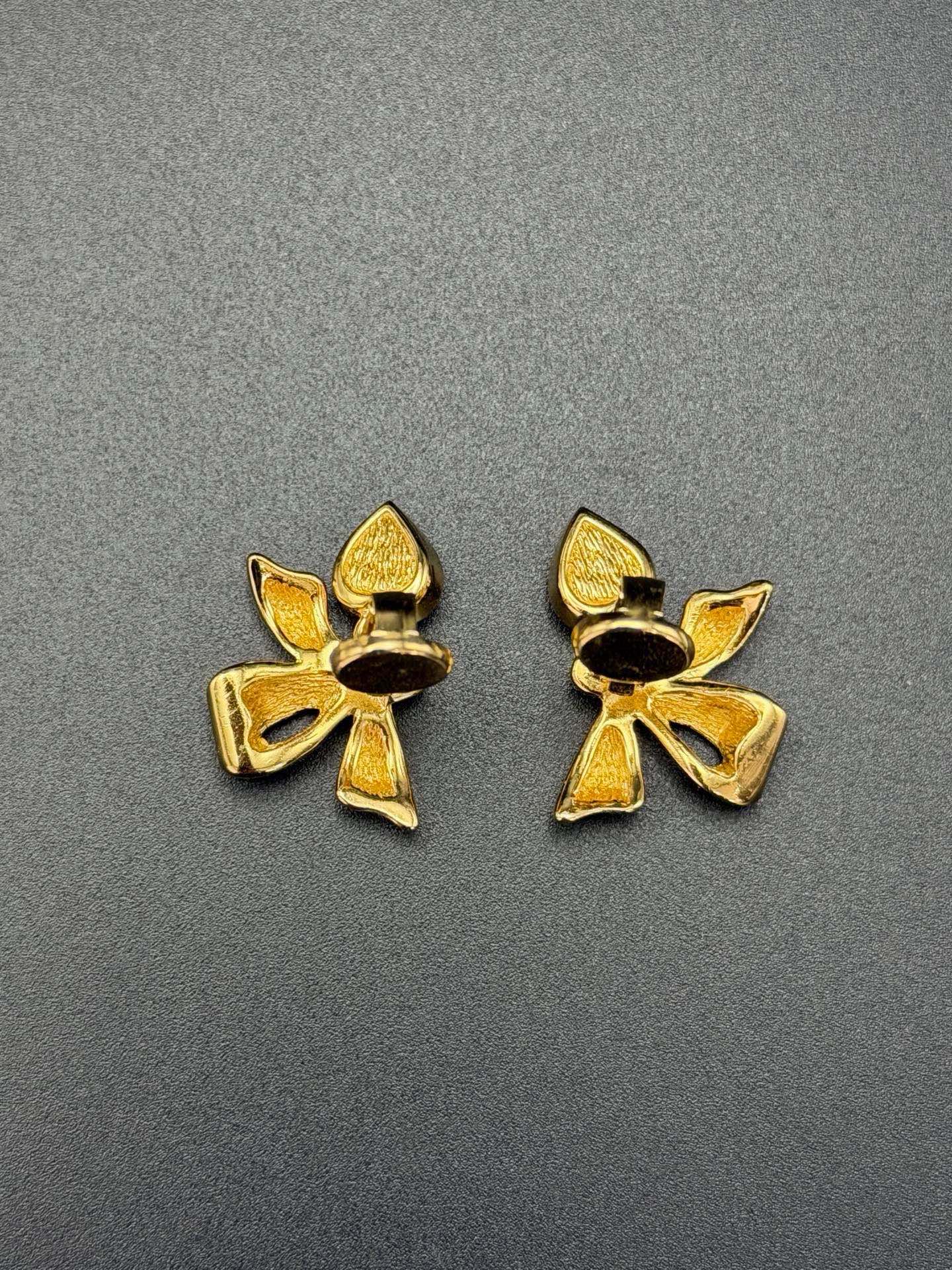CHRISTIAN DIOR Ribbon Ear Clips