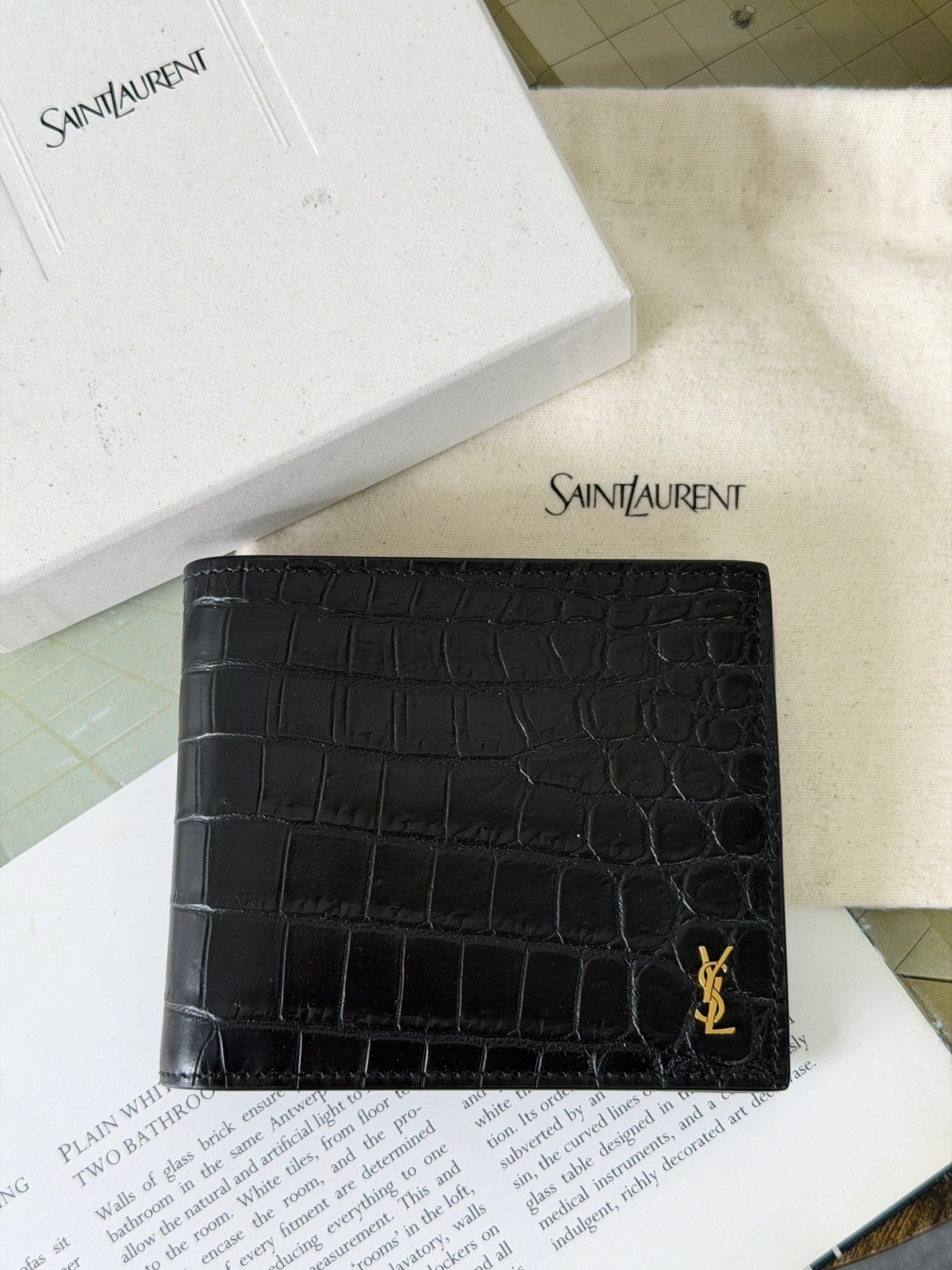 Yve Saint Luarent Corcodile pattern Bifold Wallet