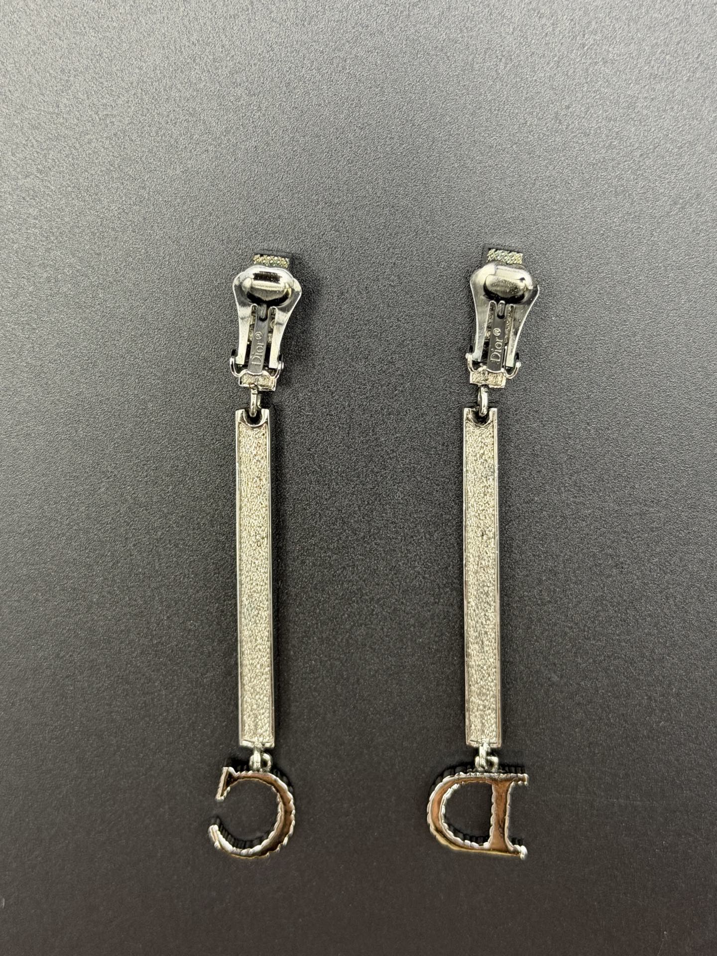 CHRISTIAN DIOR  CD Logo Earring Clips