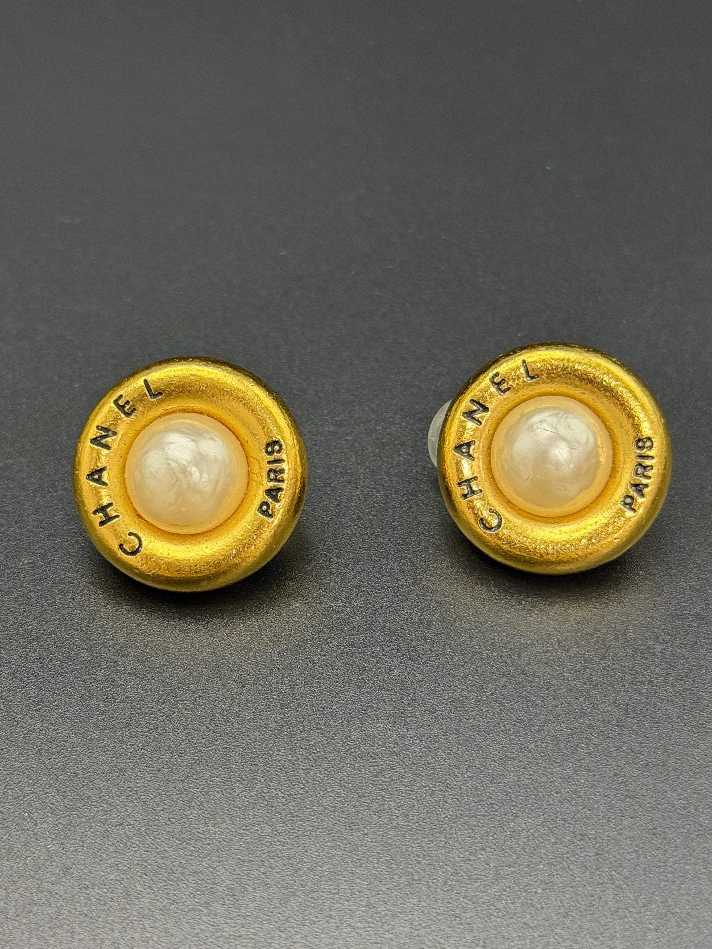 CHANEL Pearl Vintage Clips