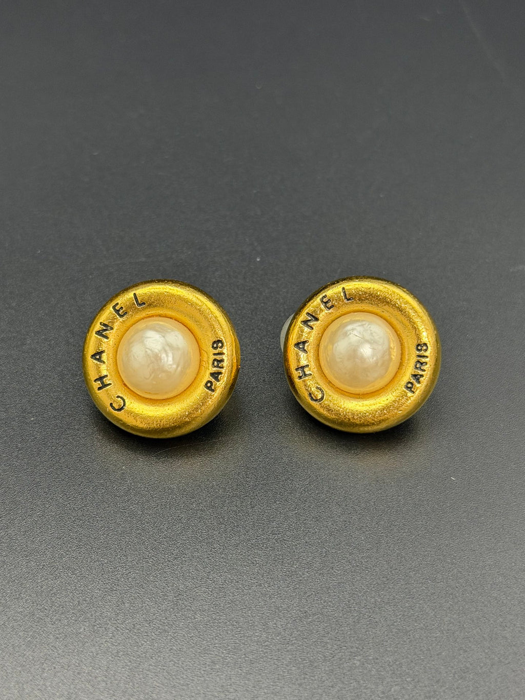 CHANEL Pearl Vintage Clips