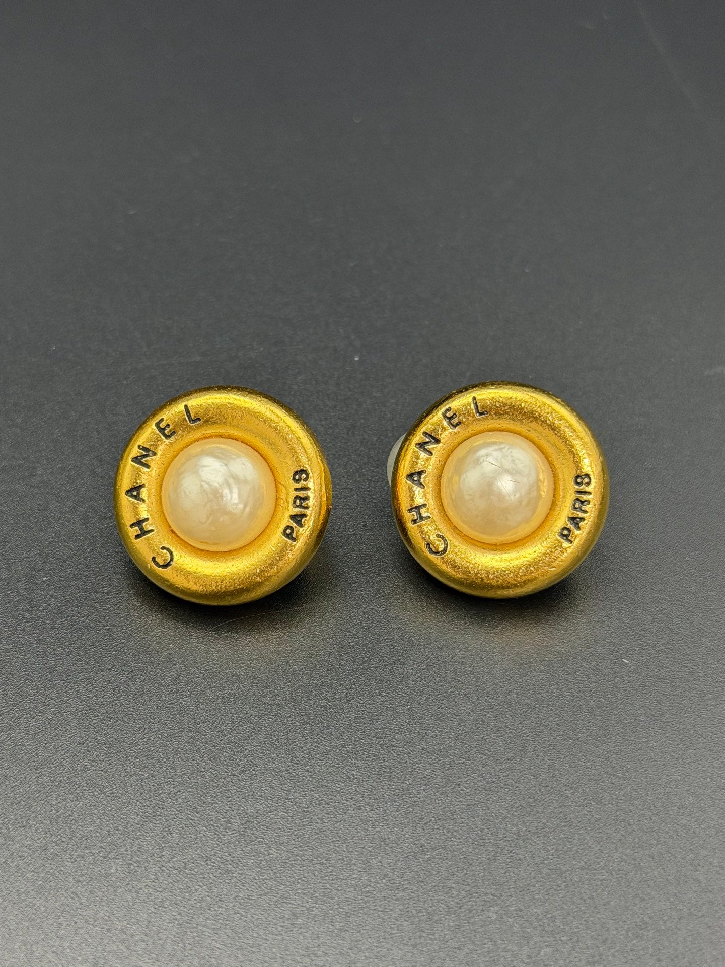 CHANEL Pearl Vintage Clips