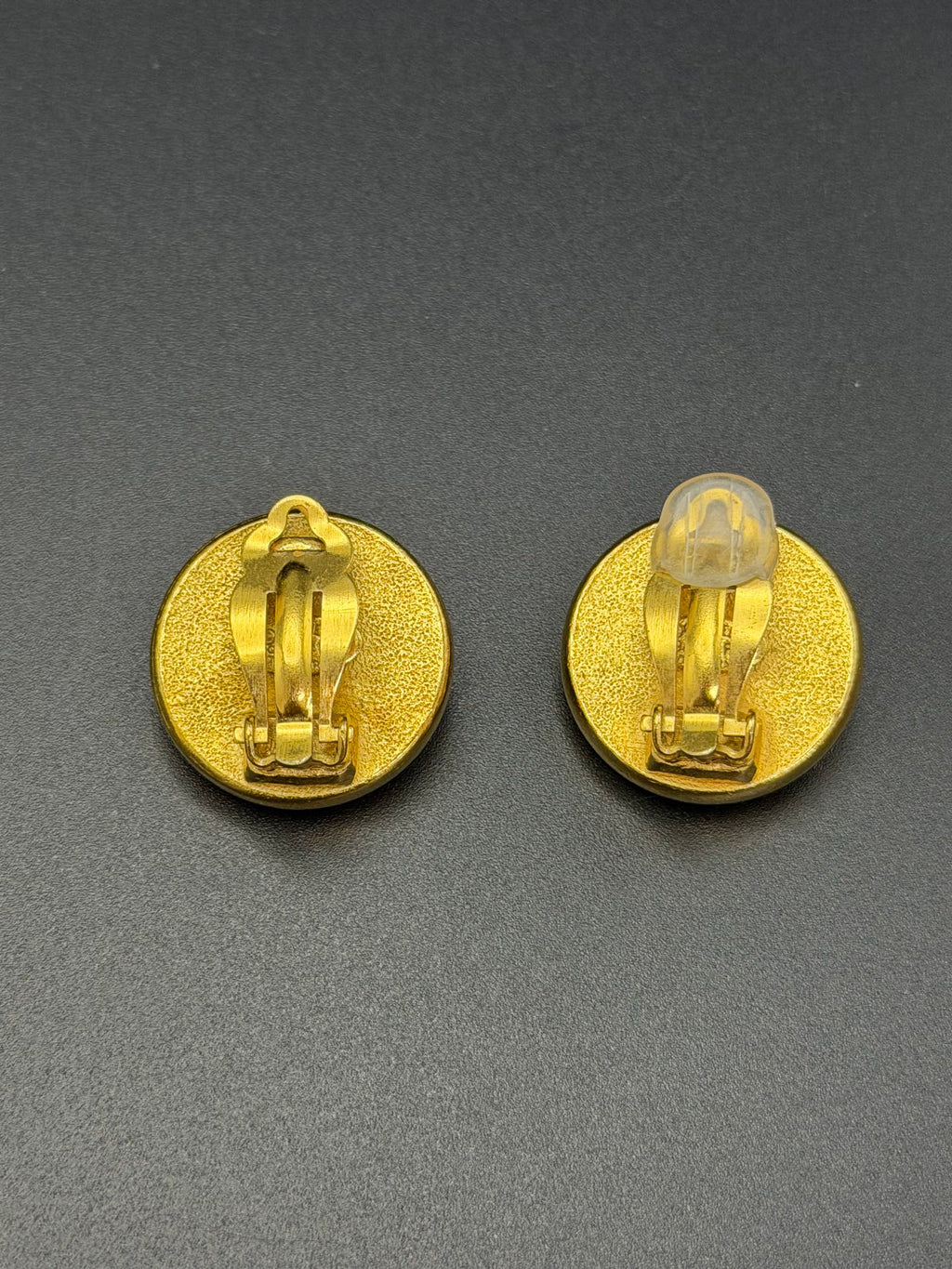 CHANEL Pearl Vintage Clips