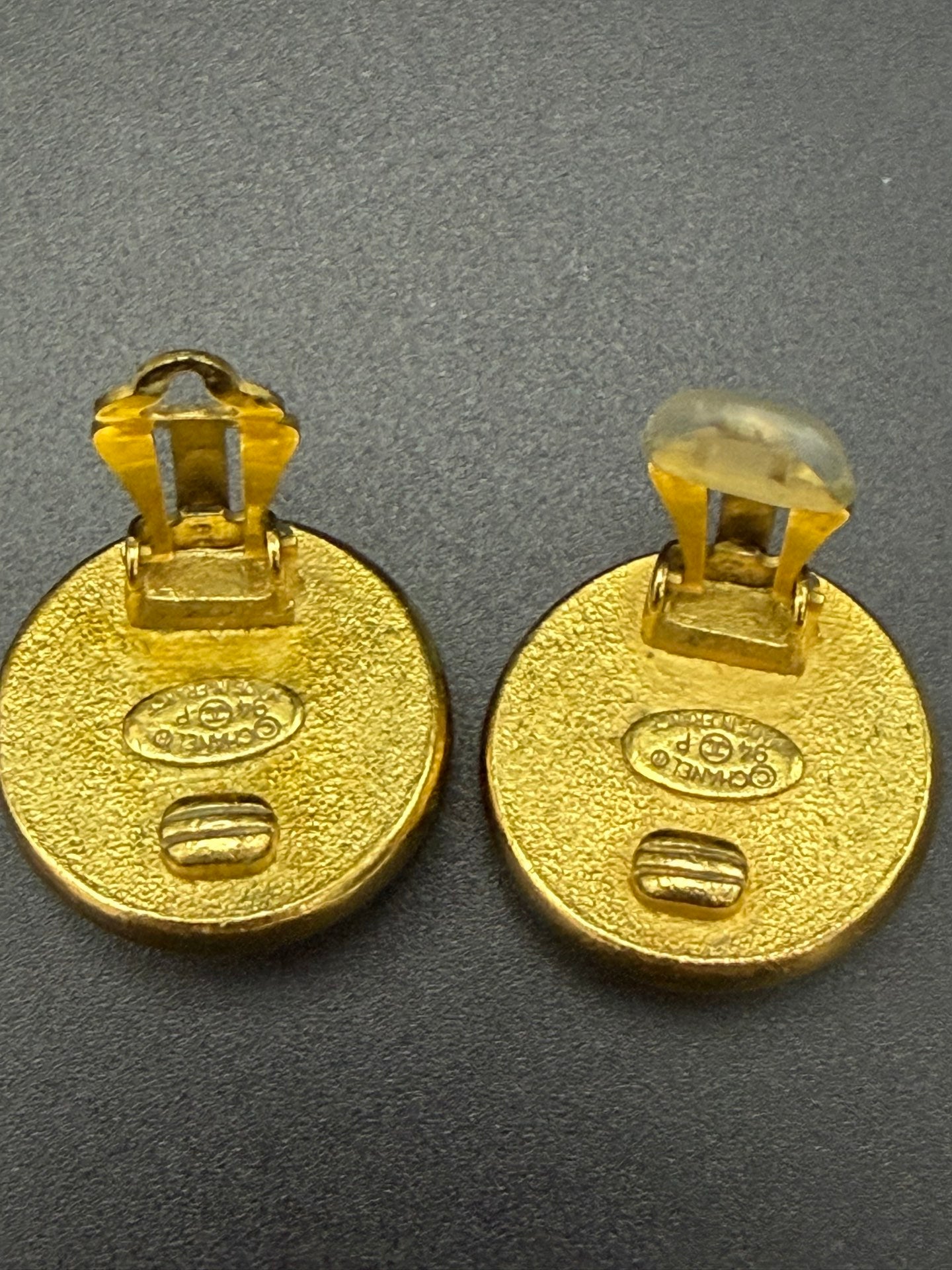 CHANEL Pearl Vintage Clips