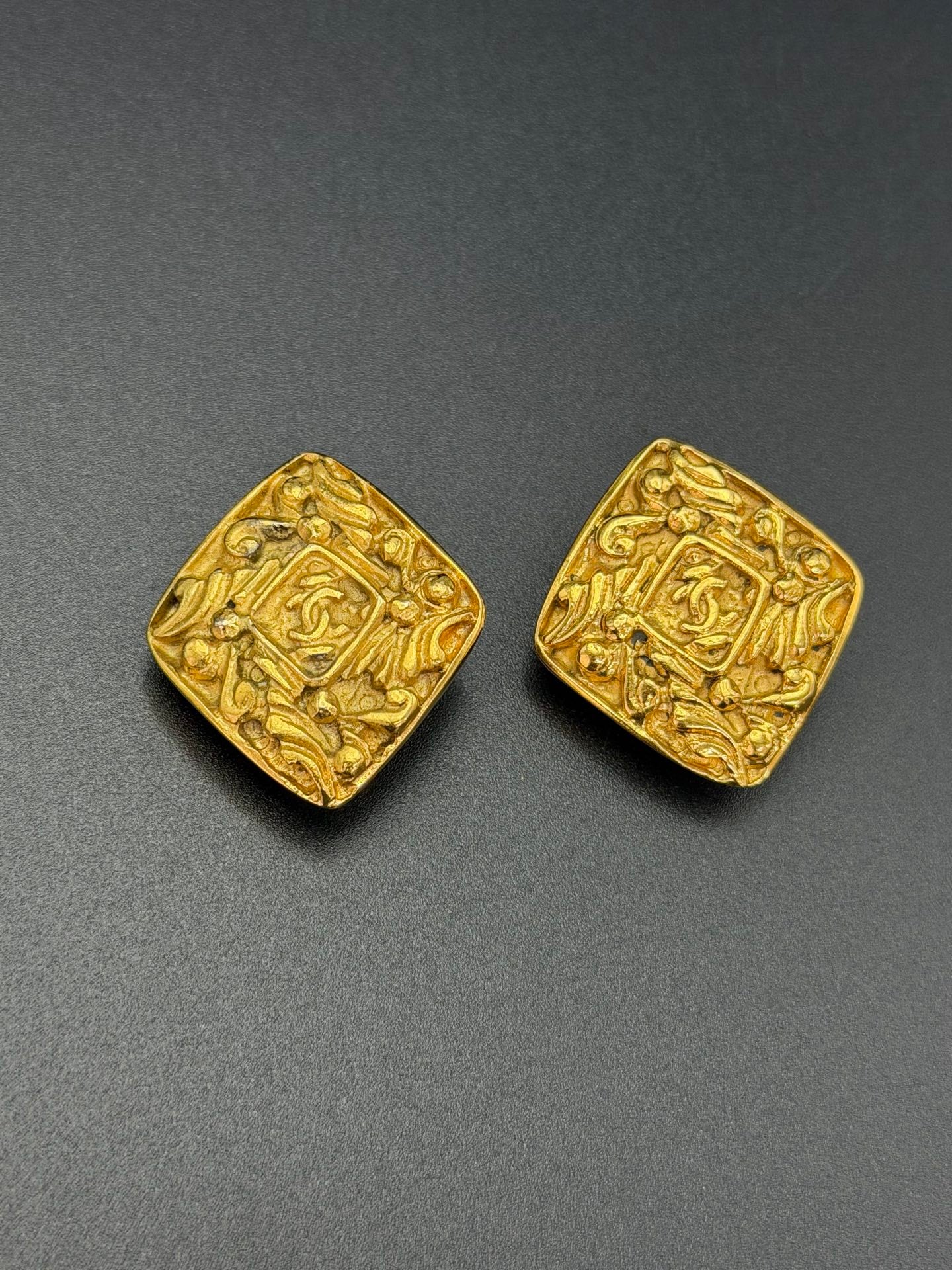 CHRISTIAN DIOR  Engraving Earring Clip