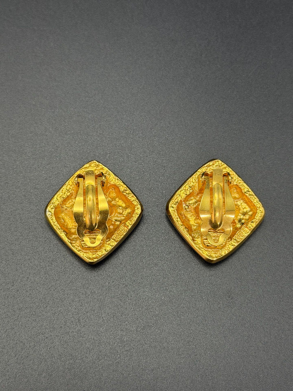 CHRISTIAN DIOR  Engraving Earring Clip