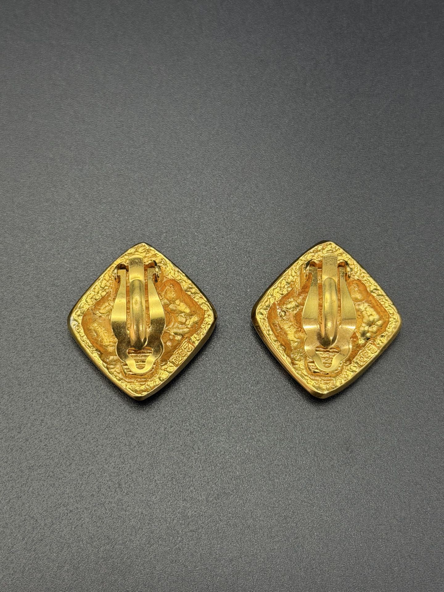CHRISTIAN DIOR  Engraving Earring Clip