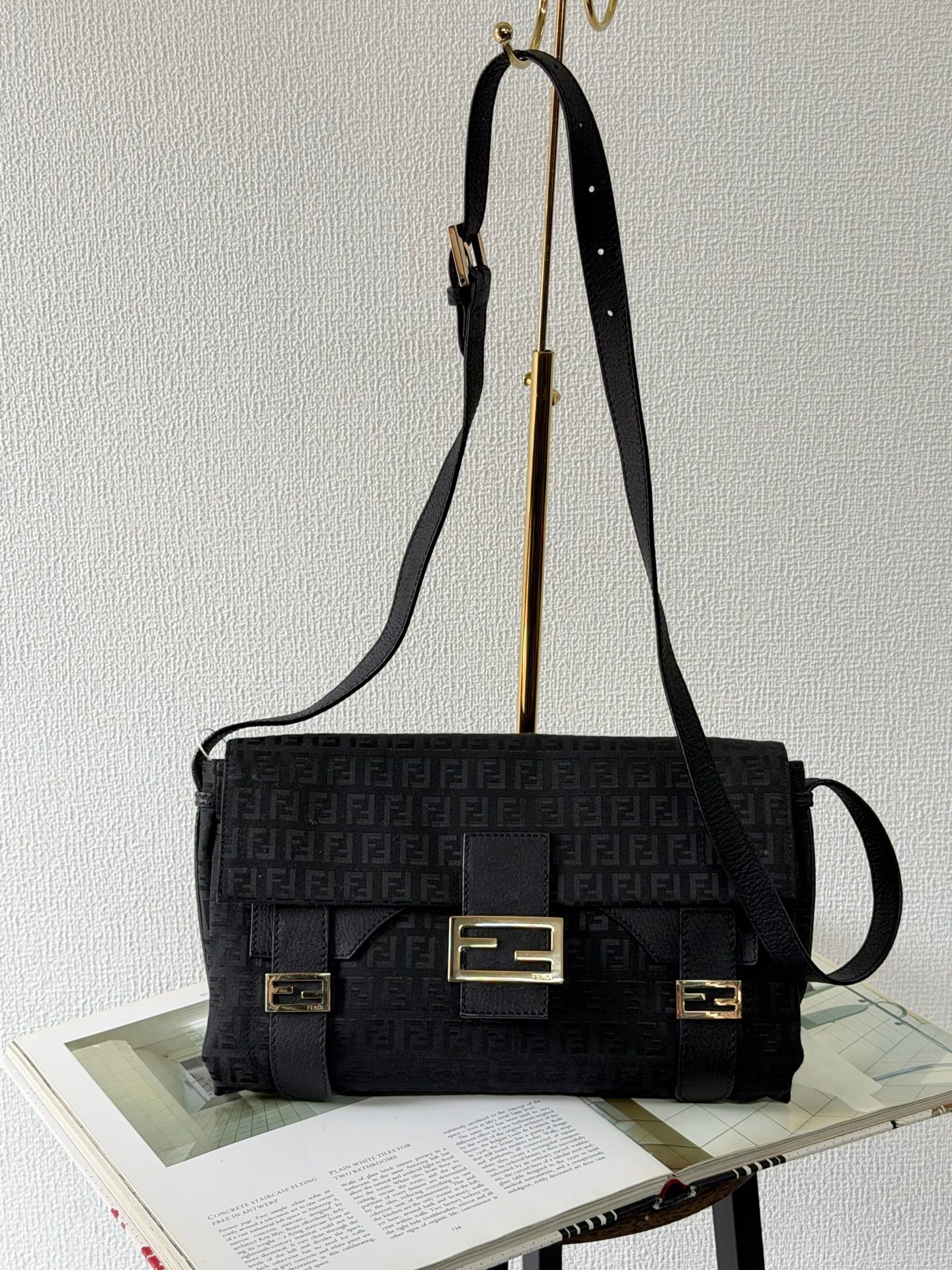 FENDI Massenger Flap Shoulderbag