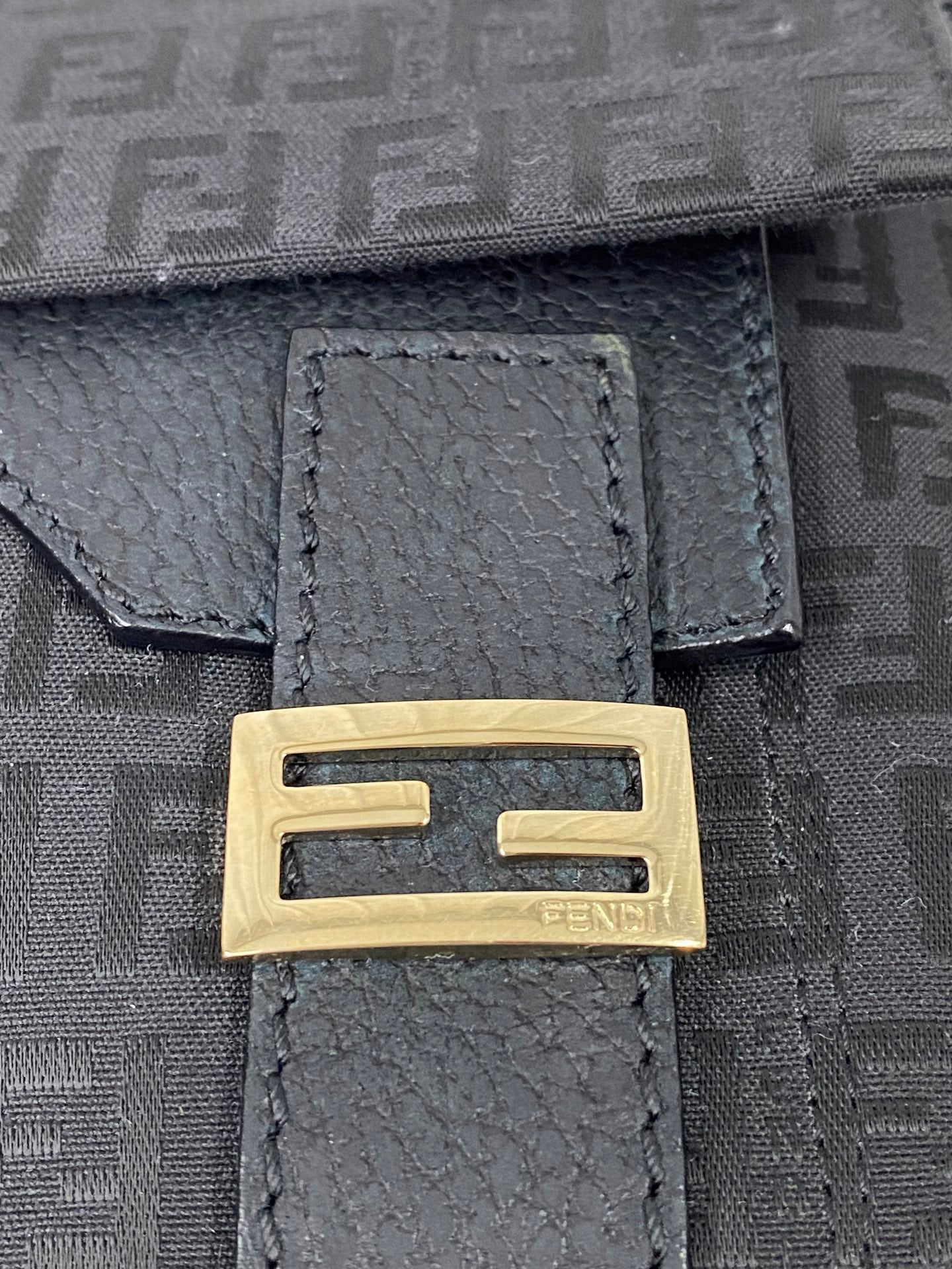 FENDI Massenger Flap Shoulderbag