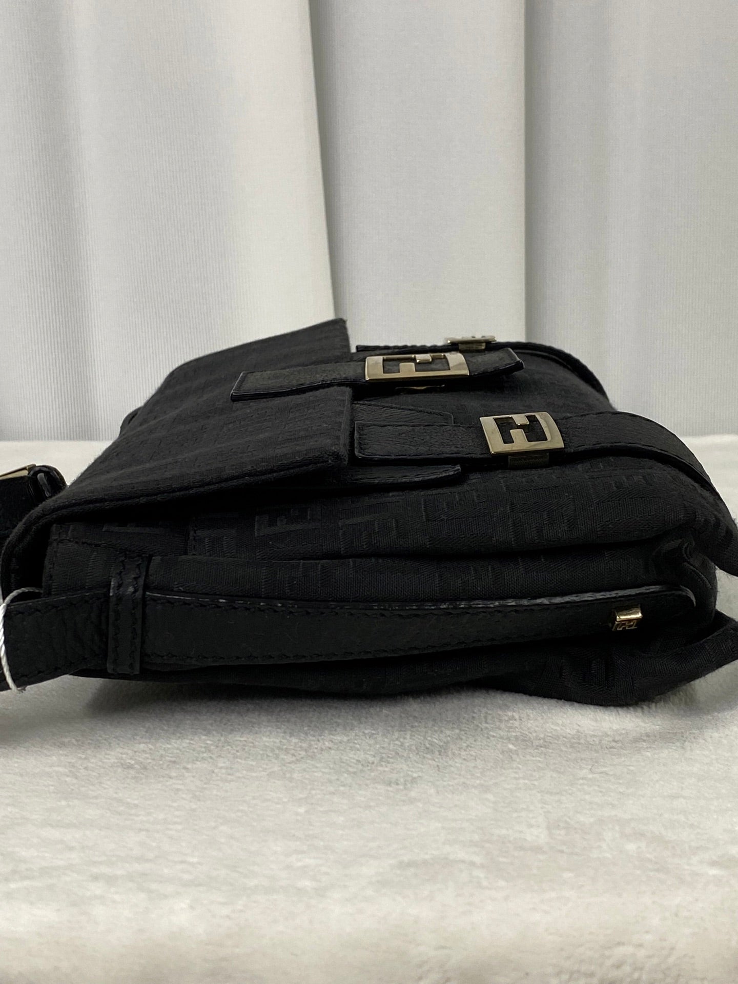 FENDI Massenger Flap Shoulderbag