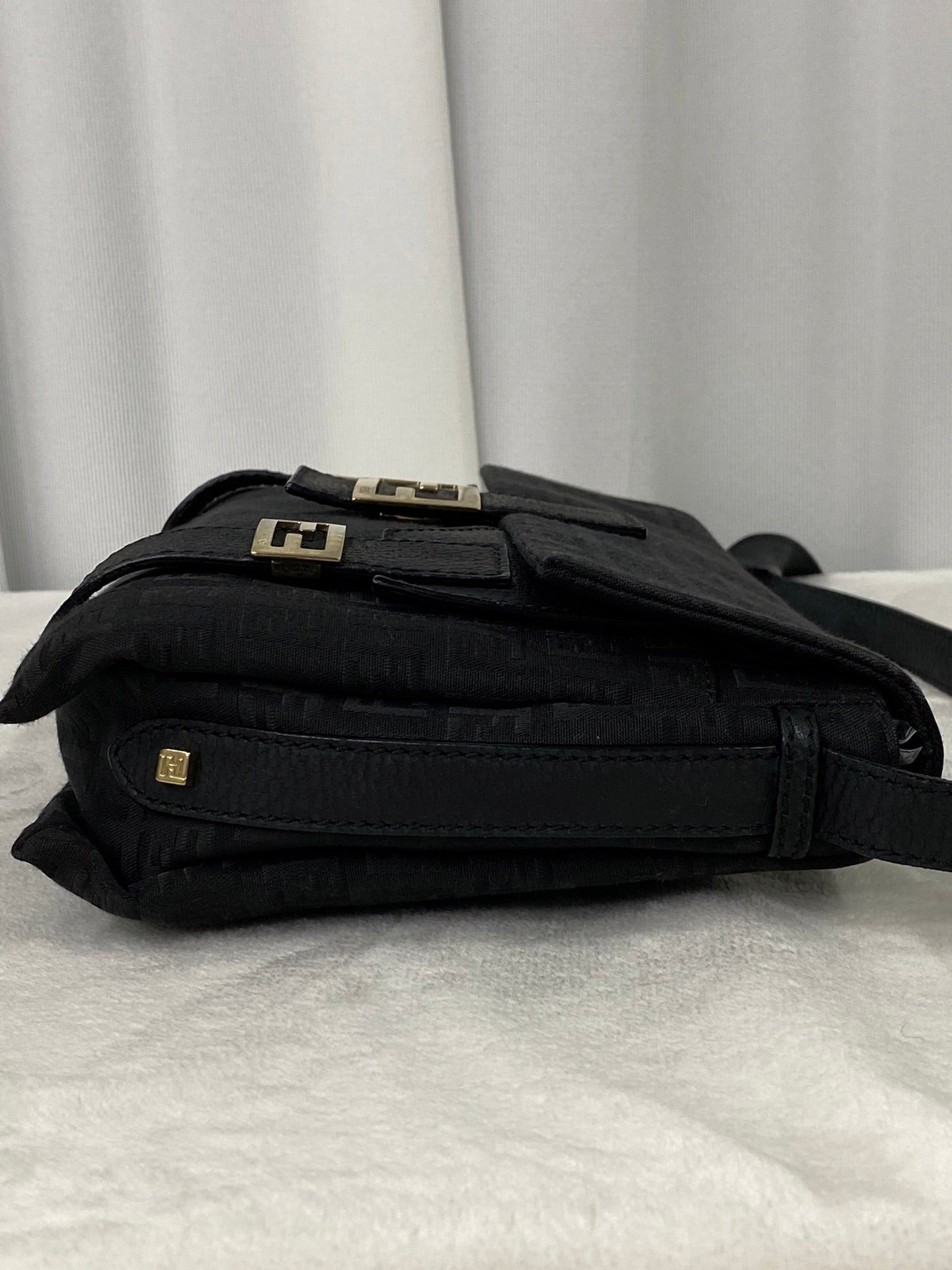 FENDI Massenger Flap Shoulderbag
