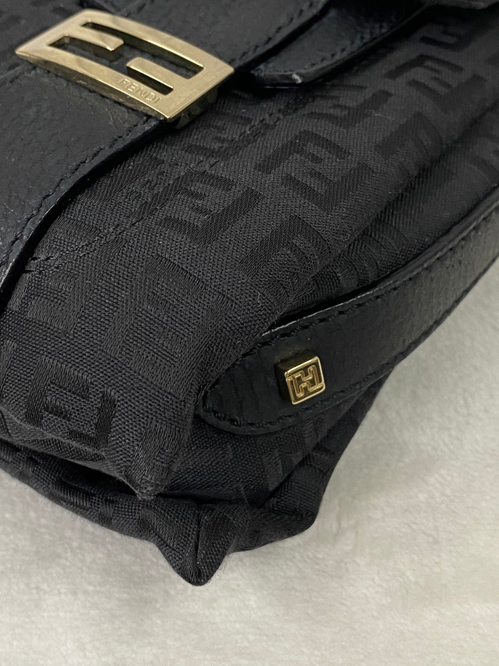 FENDI Massenger Flap Shoulderbag