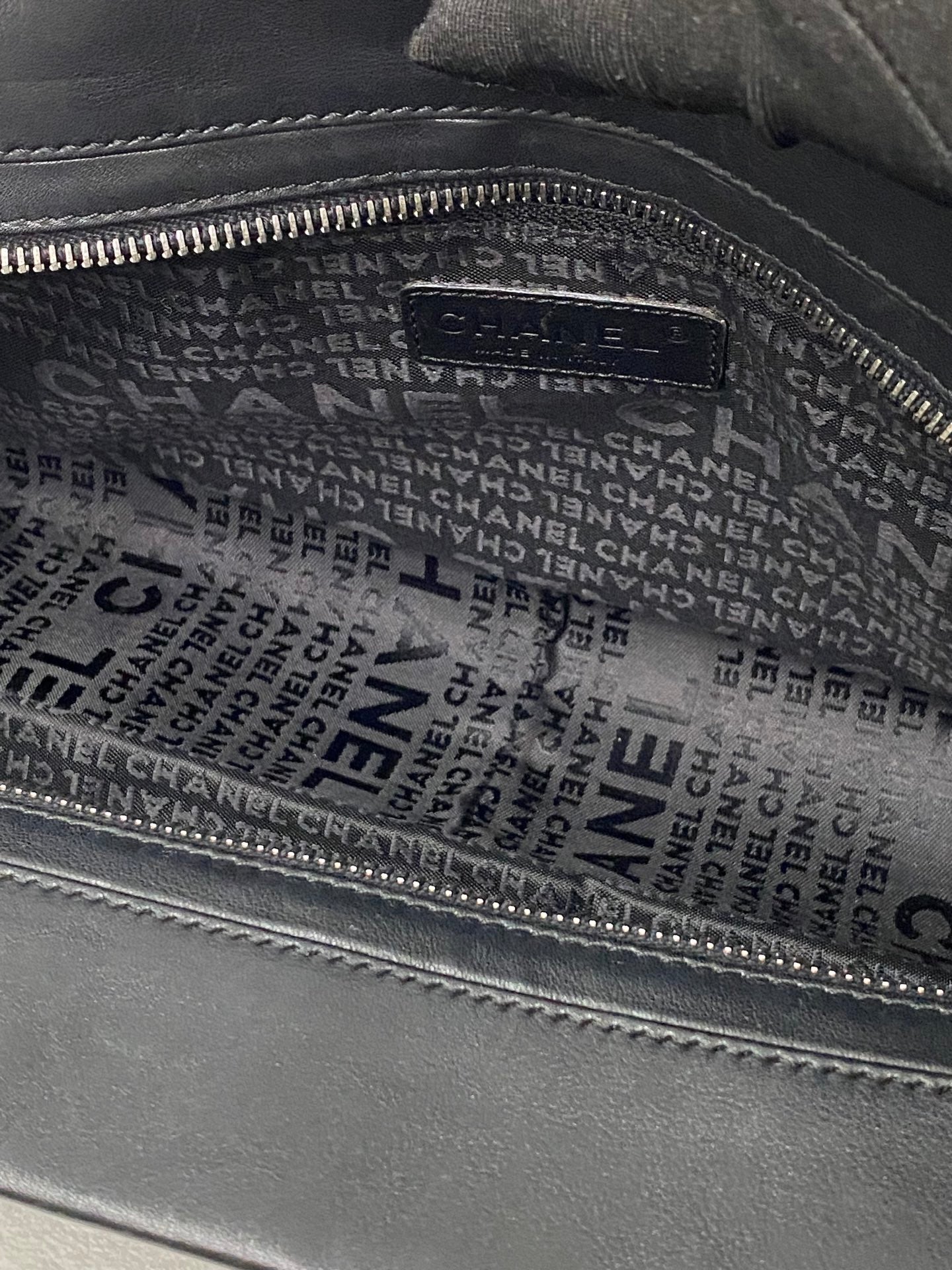 CHANEL Quilted Chainbag