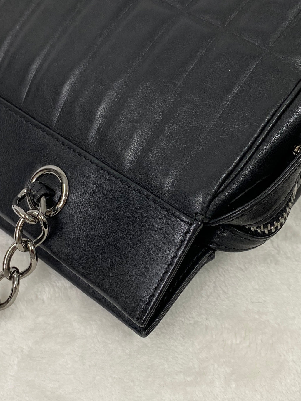CHANEL Quilted Chainbag