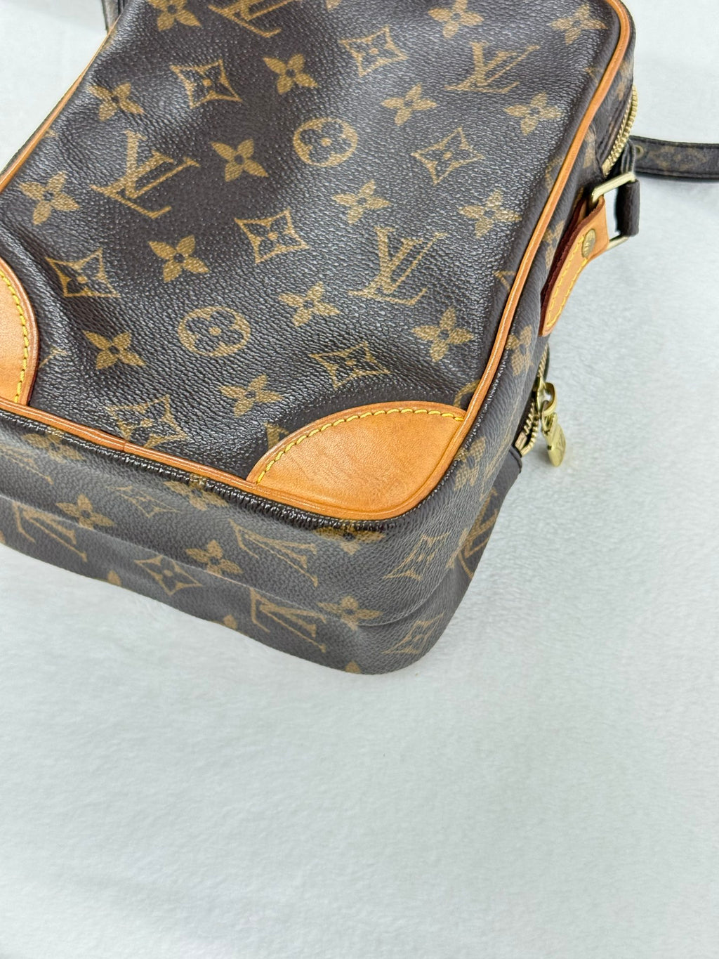 LOUIS VUITTON Monogram Camera Box Chainbag