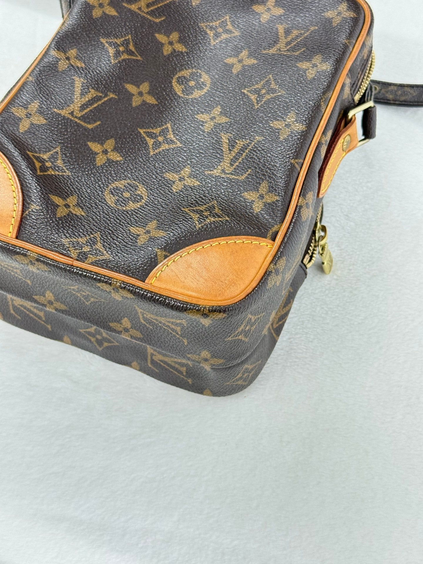 LOUIS VUITTON Monogram Camera Box Chainbag