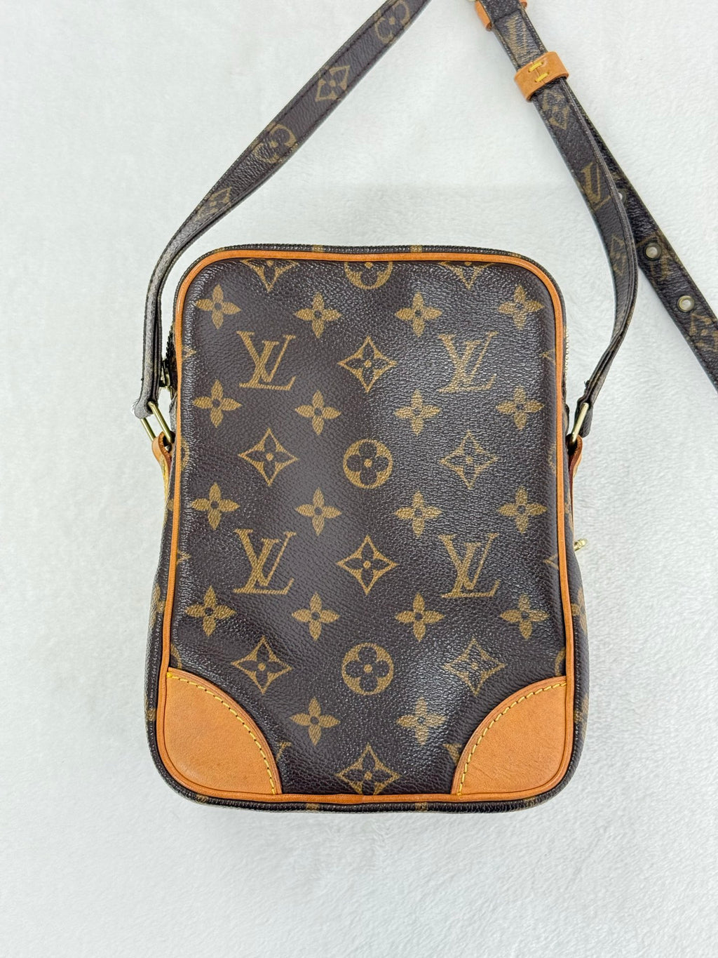 LOUIS VUITTON Monogram Camera Box Chainbag