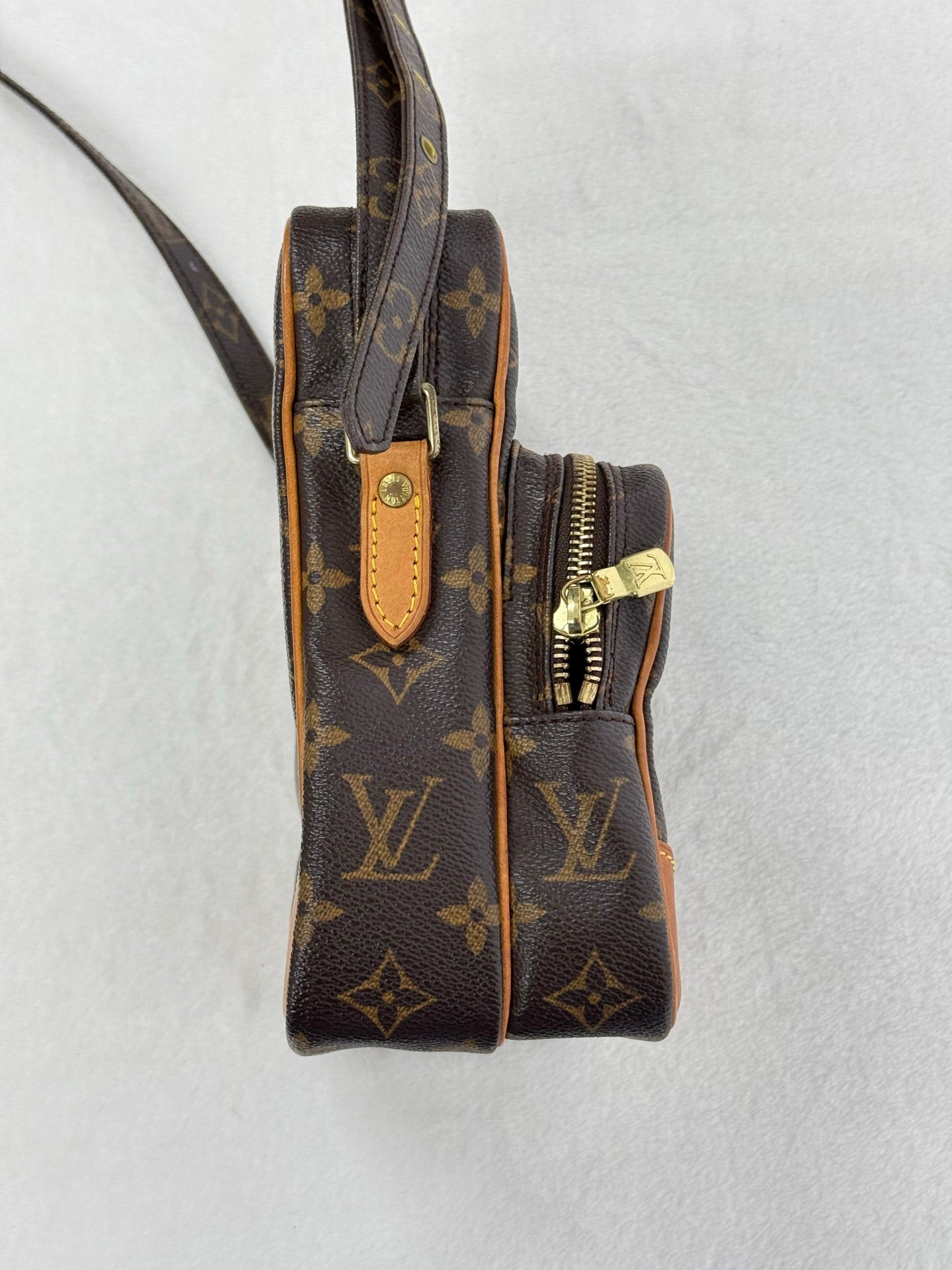 LOUIS VUITTON Monogram Camera Box Chainbag