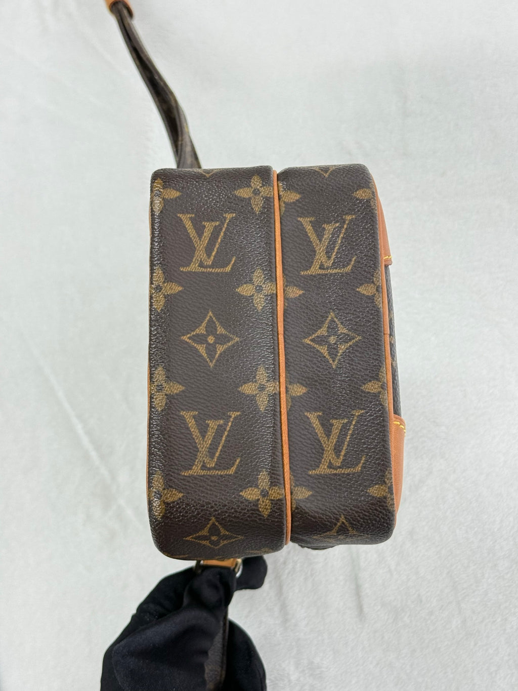 LOUIS VUITTON Monogram Camera Box Chainbag
