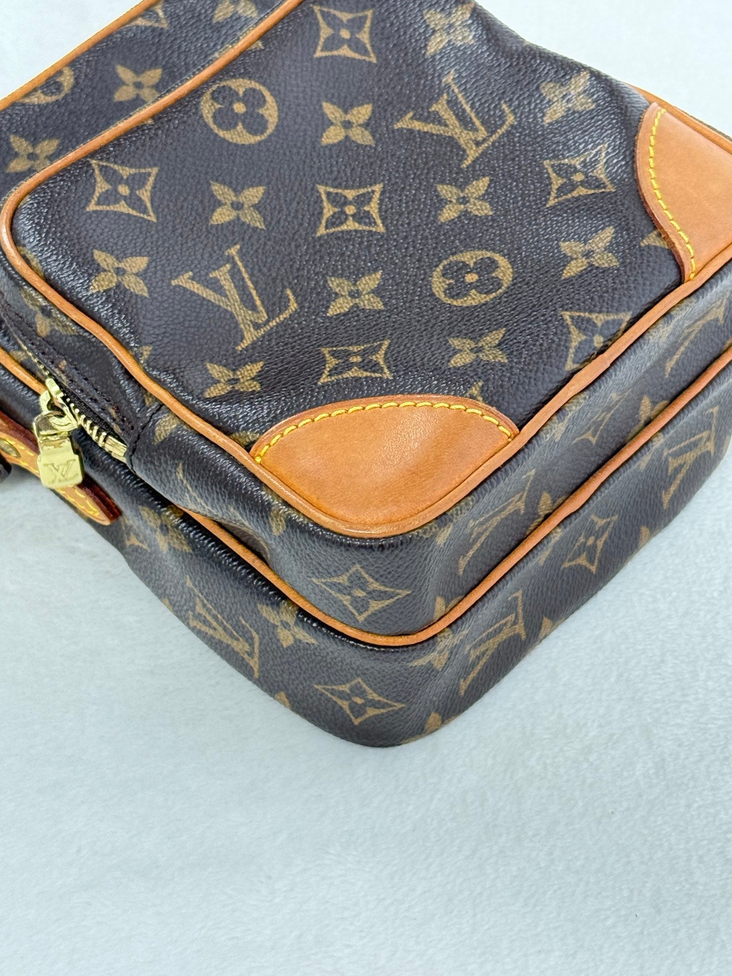 LOUIS VUITTON Monogram Camera Box Chainbag