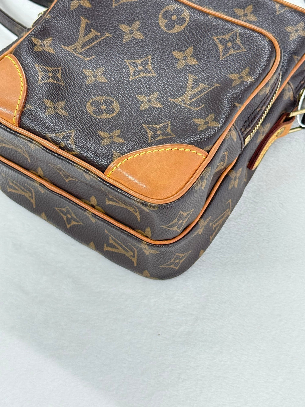 LOUIS VUITTON Monogram Camera Box Chainbag