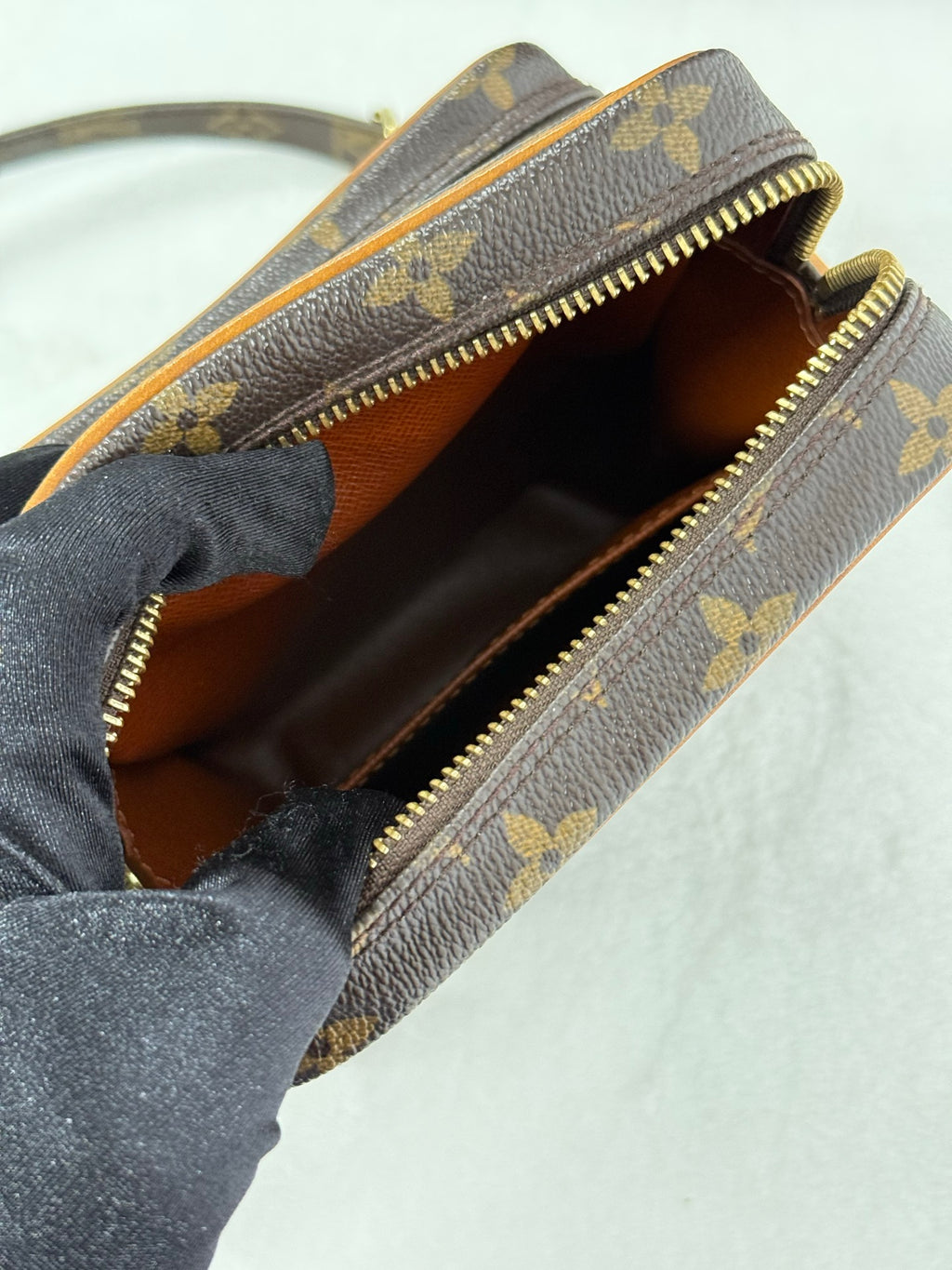 LOUIS VUITTON Monogram Camera Box Chainbag