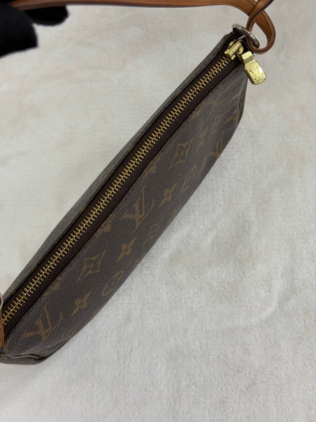 LOUIS VUITTON Monogram Shoudlerbag
