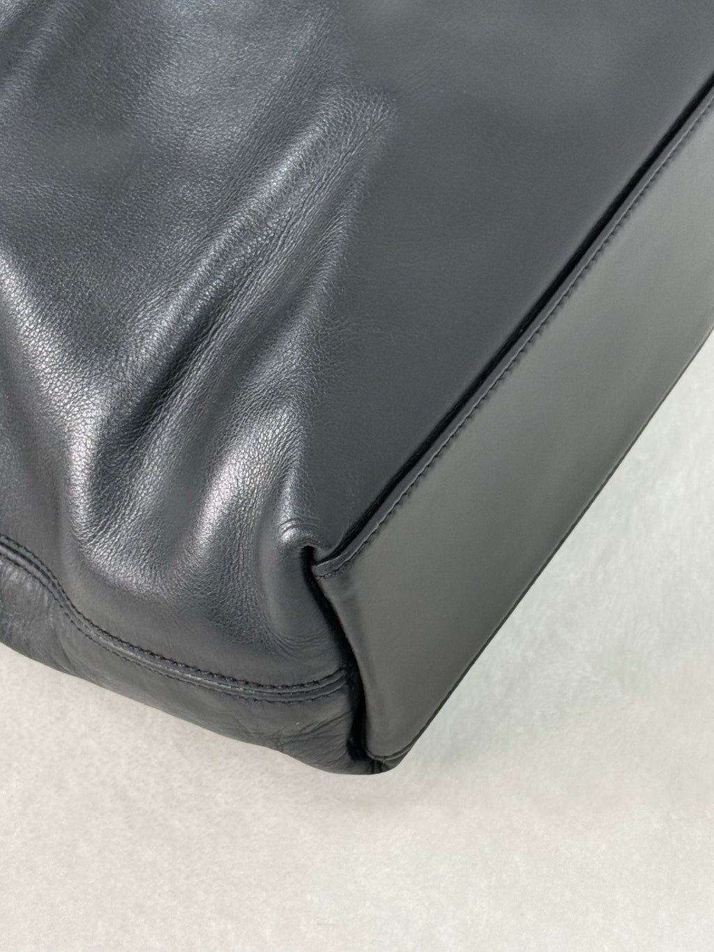 CHANEL Leather Totebag