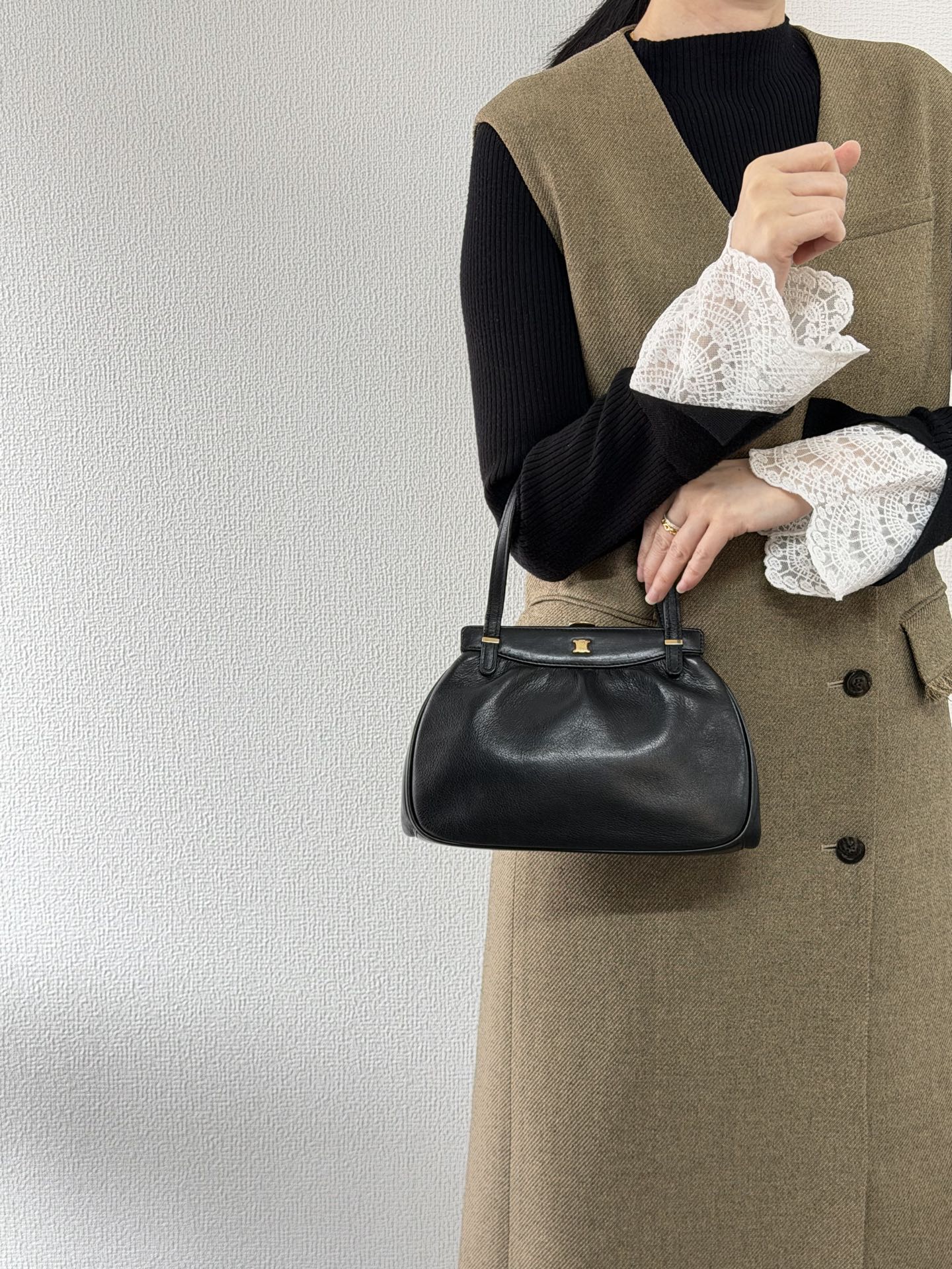 CELINE Triomphe Leather Kiss-Lock Handbag