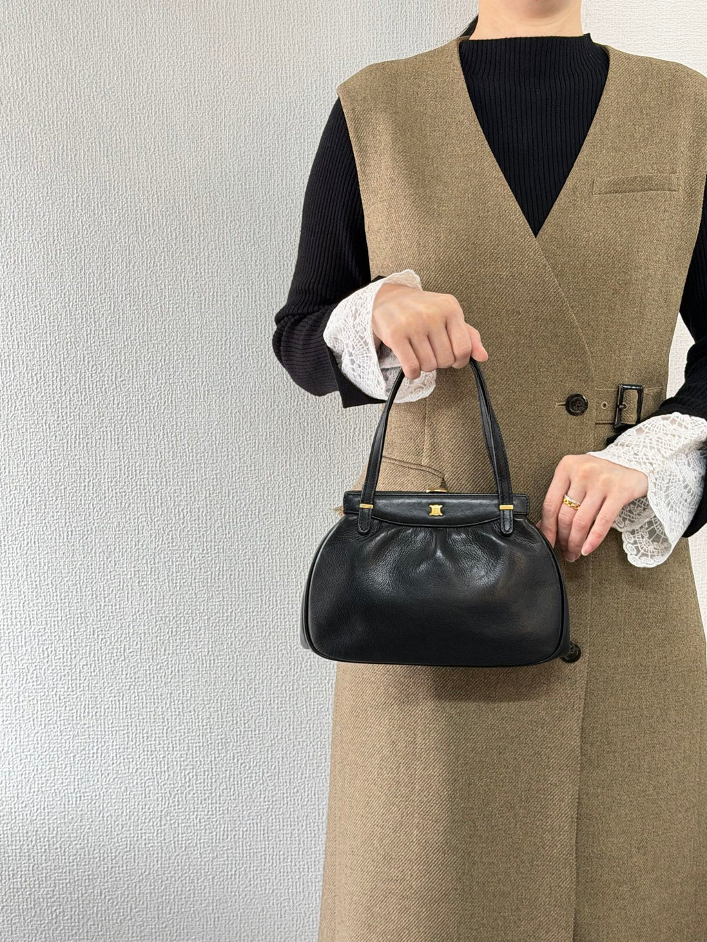 CELINE Triomphe Leather Kiss-Lock Handbag