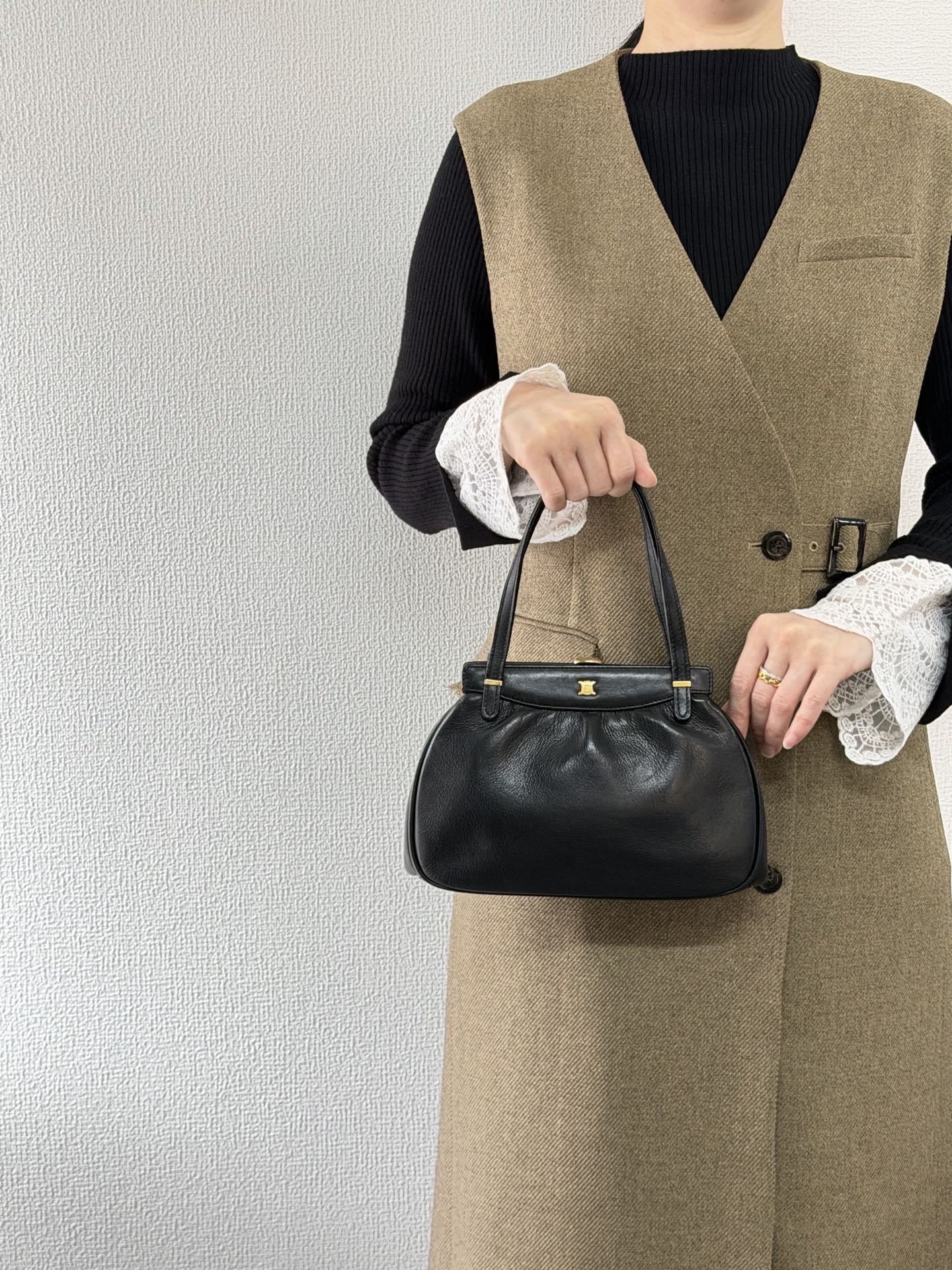 CELINE Triomphe Leather Kiss-Lock Handbag