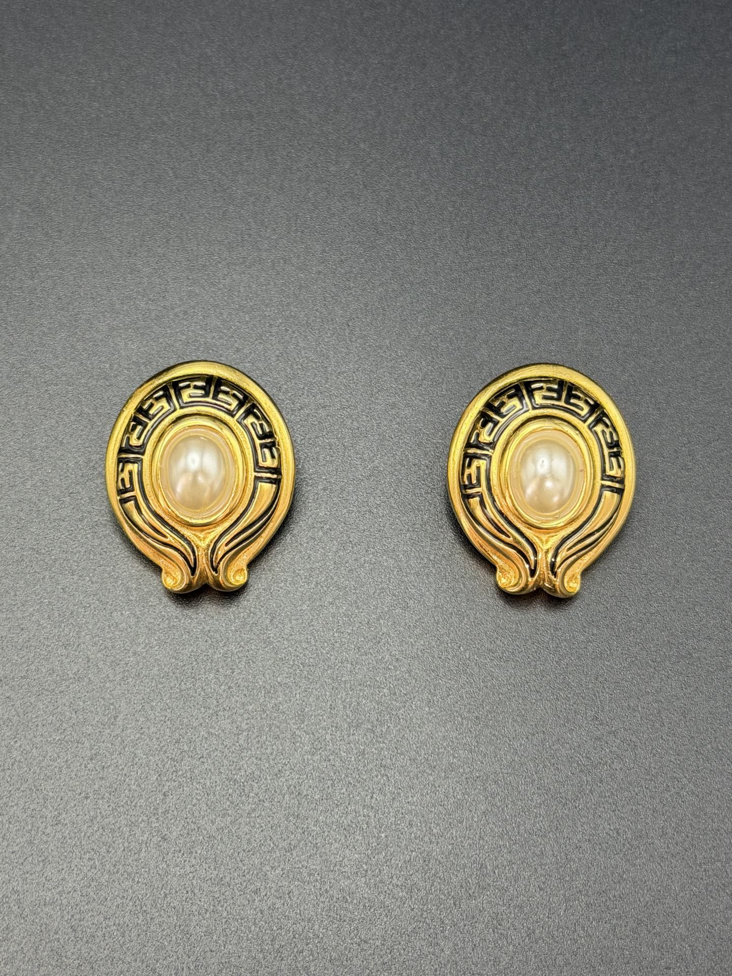 FENDI Vintage Earring Clips