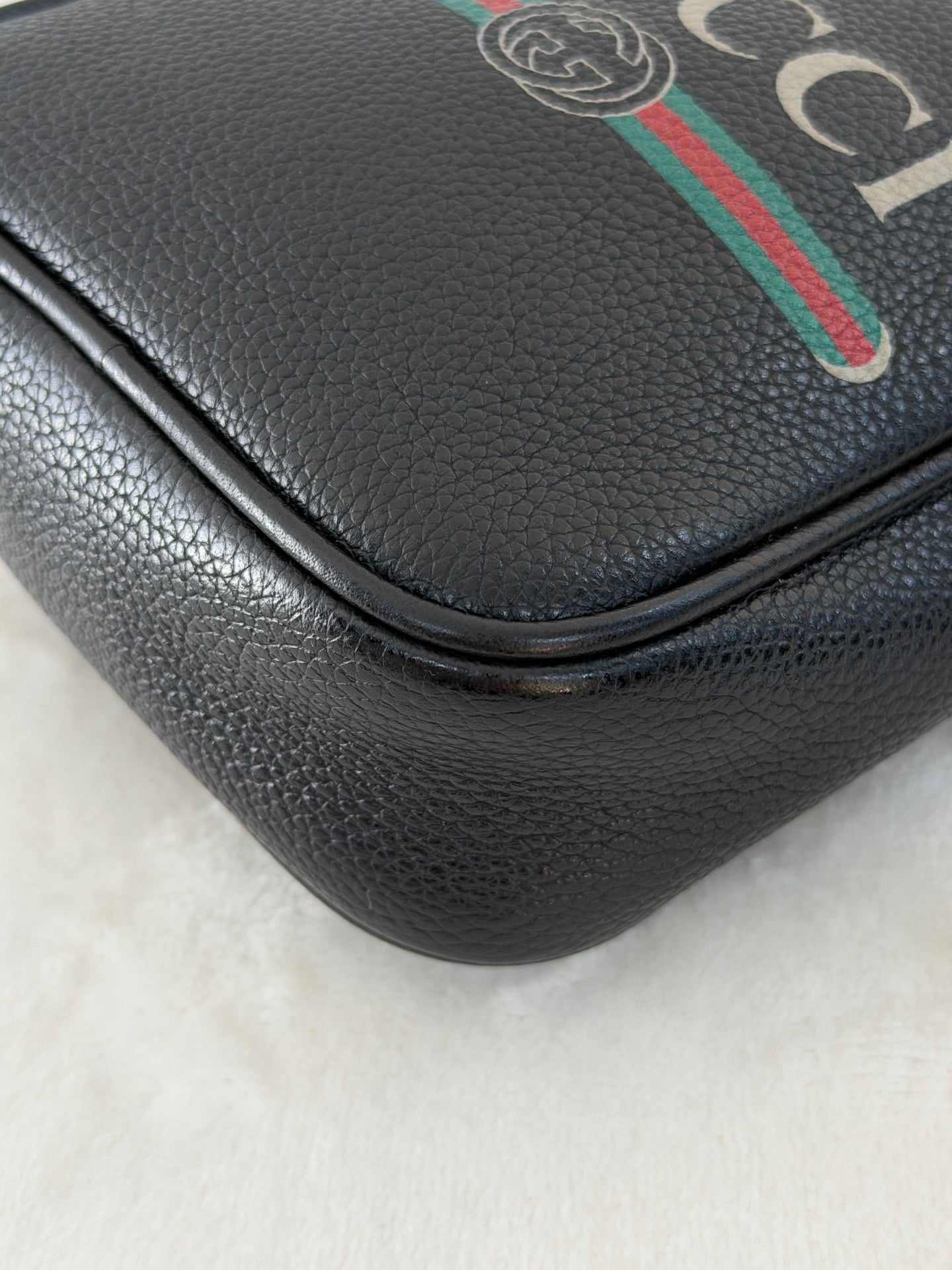 GUCCI Logo Leather Crossbody Bag