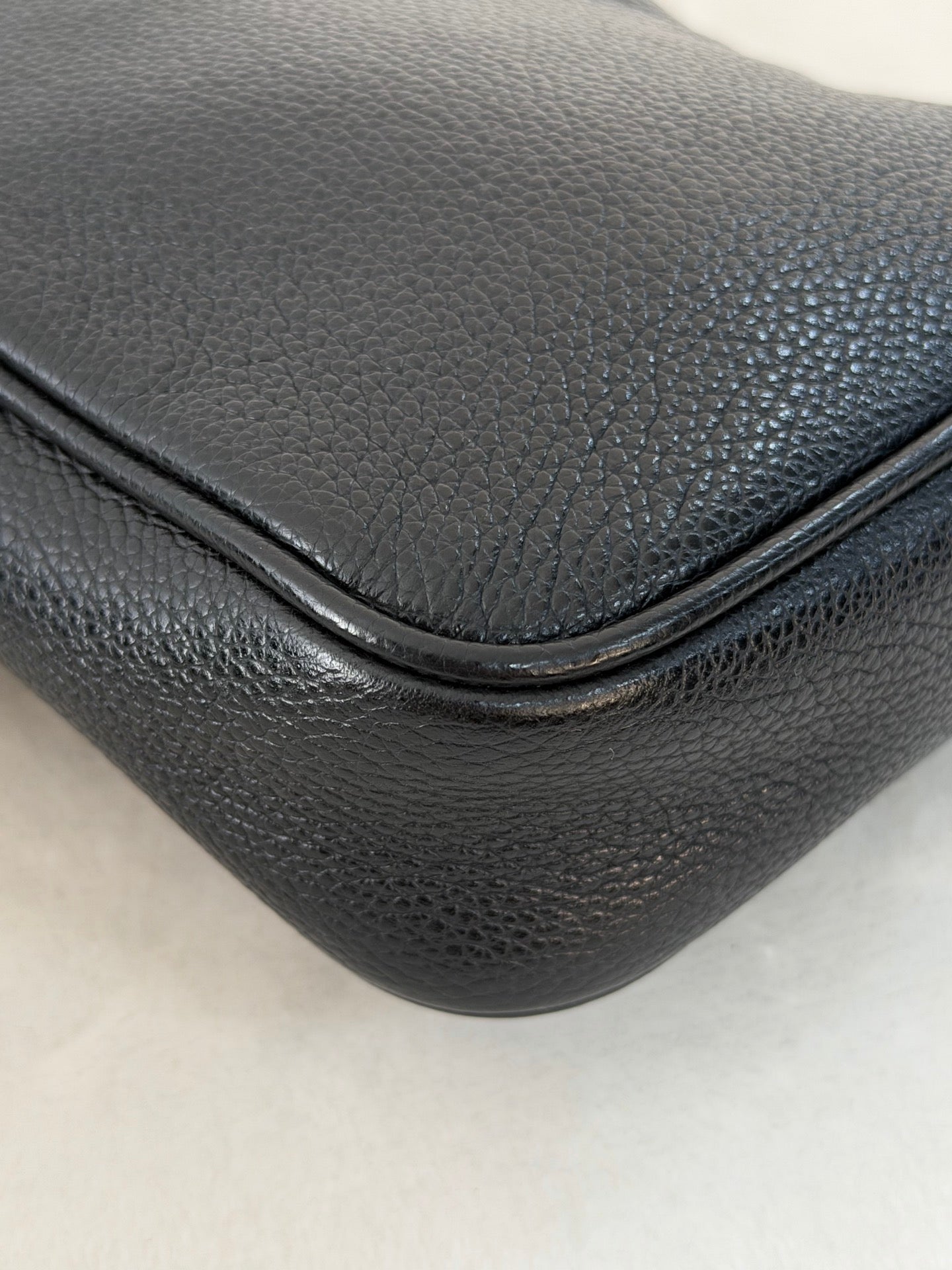 GUCCI Logo Leather Crossbody Bag