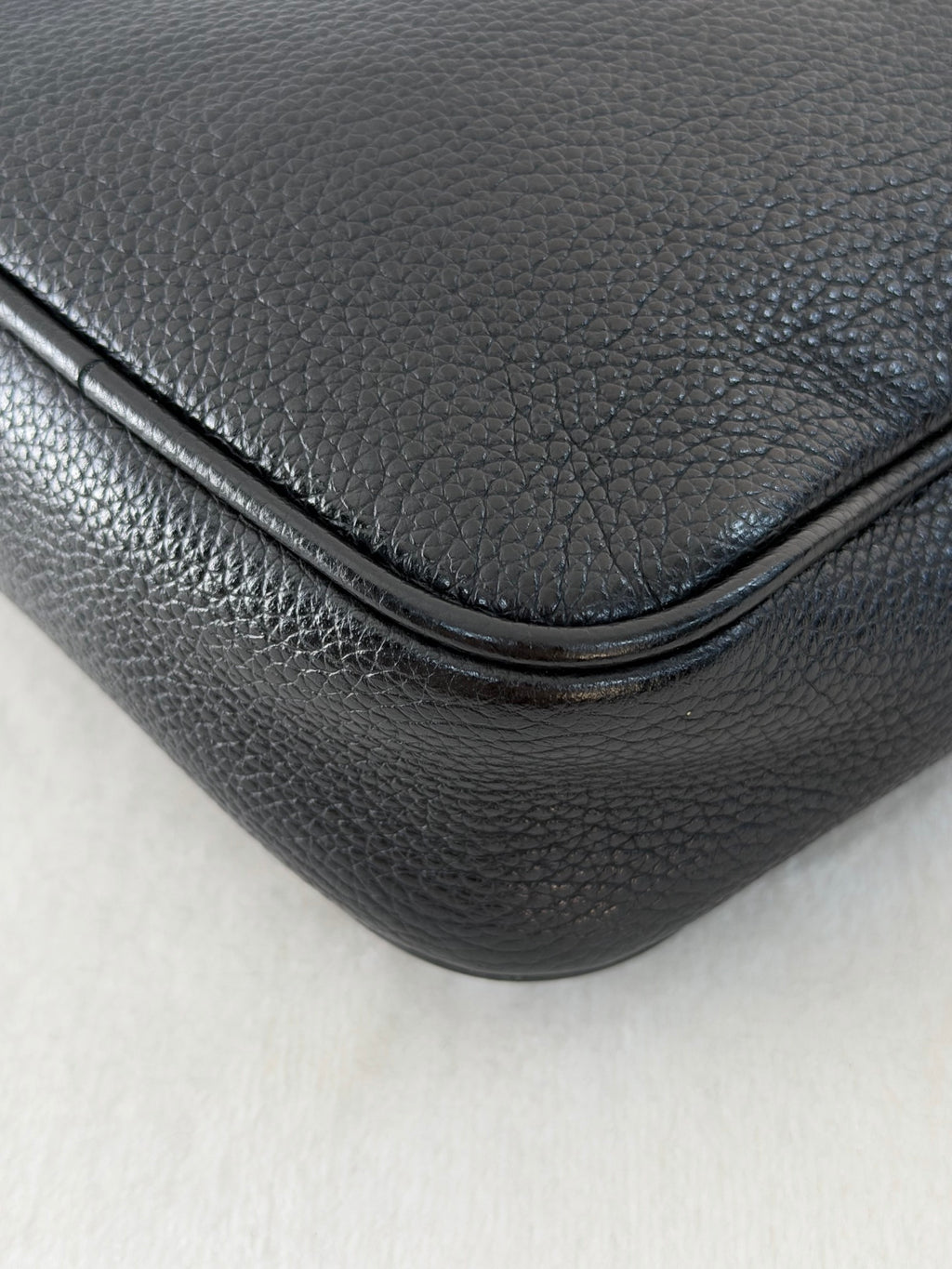 GUCCI Logo Leather Crossbody Bag