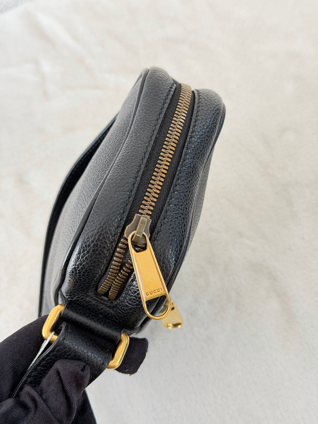 GUCCI Logo Leather Crossbody Bag