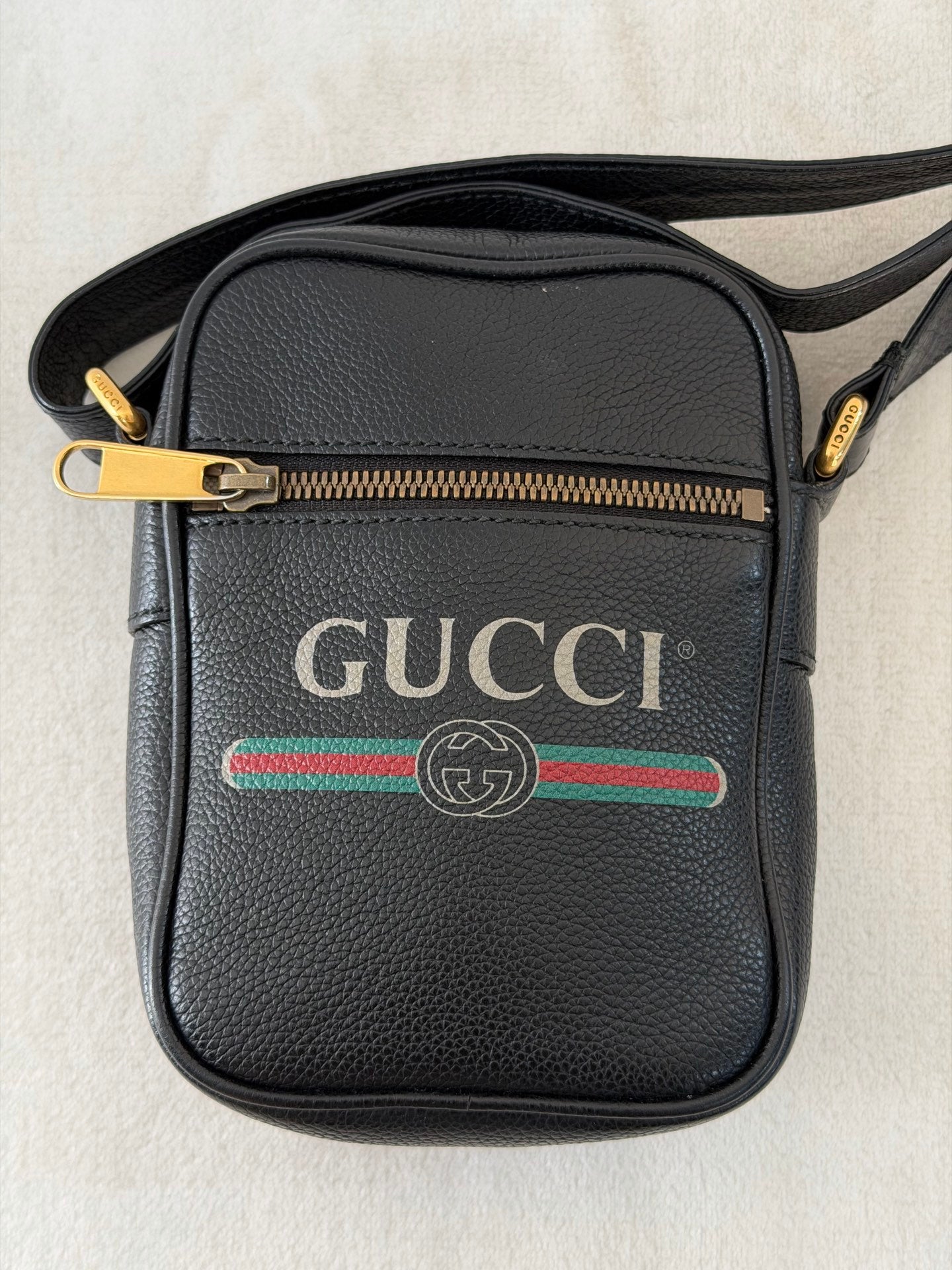 GUCCI Logo Leather Crossbody Bag