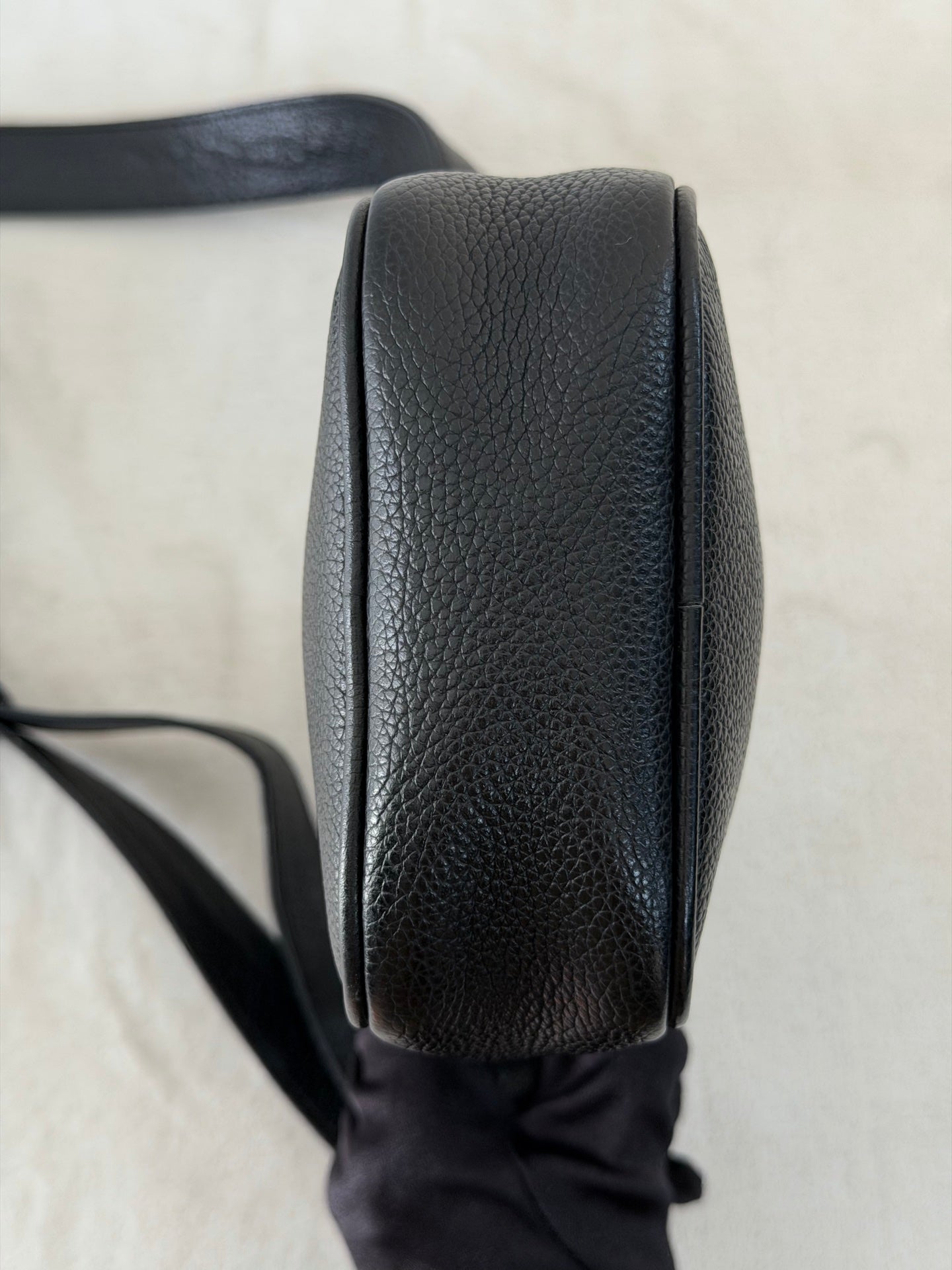 GUCCI Logo Leather Crossbody Bag