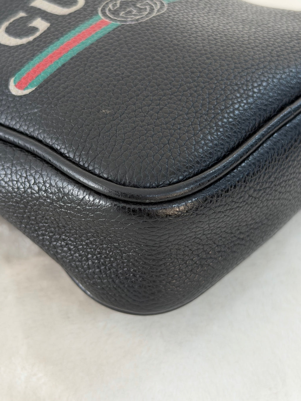 GUCCI Logo Leather Crossbody Bag
